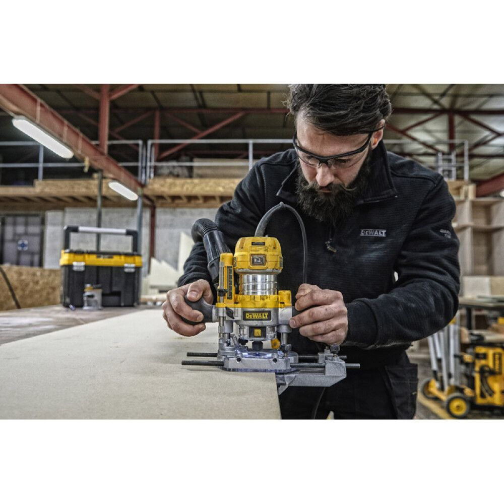 KOMBIFRES DEWALT D26204K-QS 8MM 900W ELDREVET