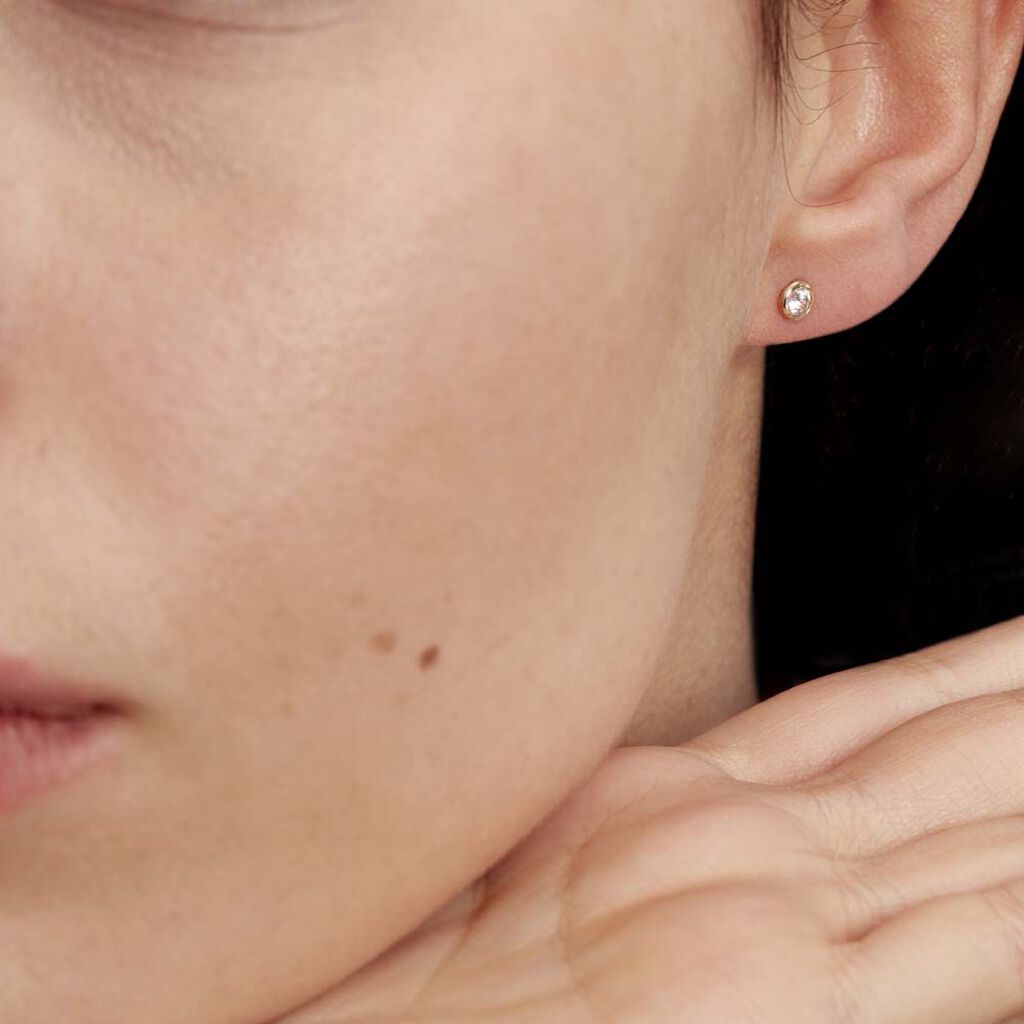 Boucles D'oreilles Puces Daria Serti Clos Or Jaune Oxyde De Zirconium