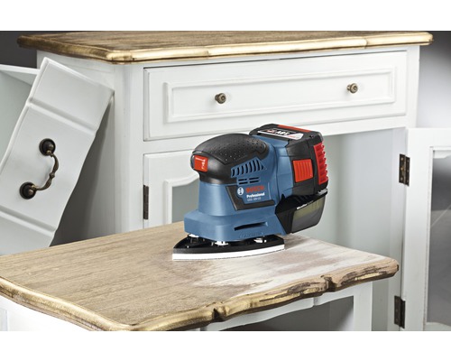 Bosch Professional GSS 18V-10 accu-excenterschuurmachine inclusief L-BOXX 136 en 3 verschillende C470 schuurplateaus, zonder accu en lader