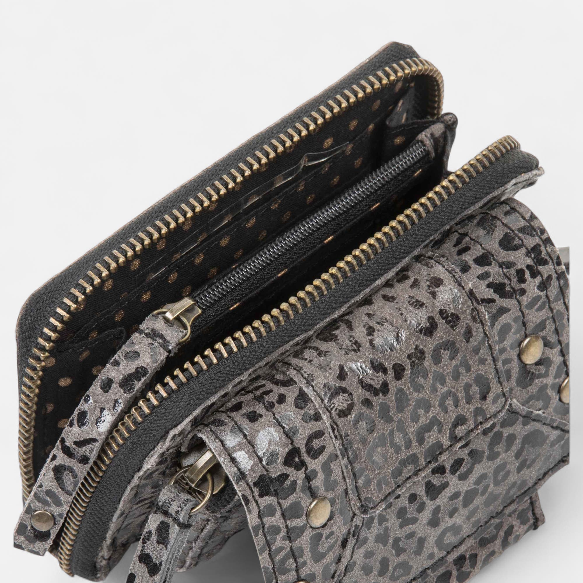 Petite maroquinerie en cuir gris