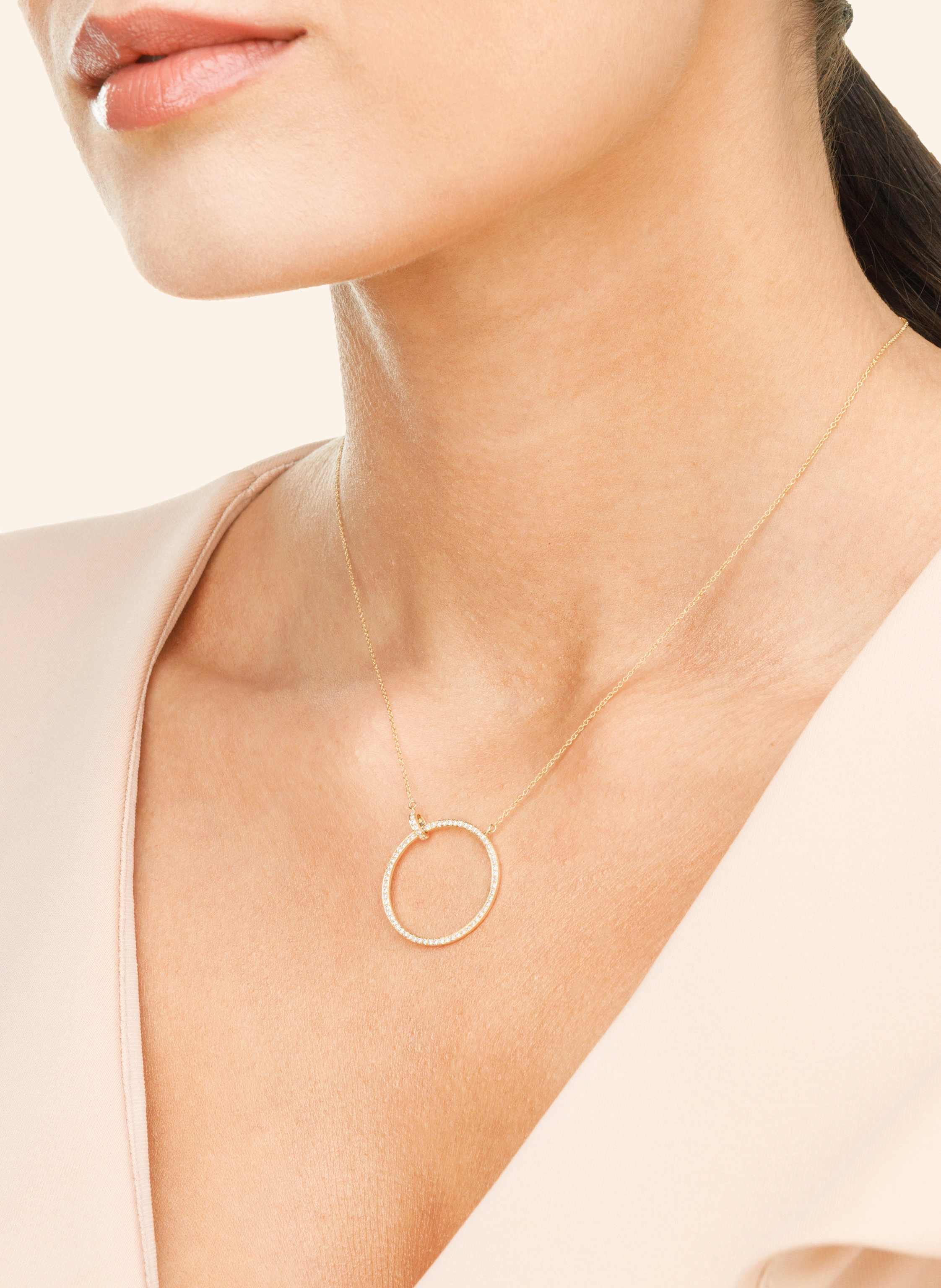 Leaf Halskette CIRCLE aus 18 Karat Gelbgold mit Diamanten
