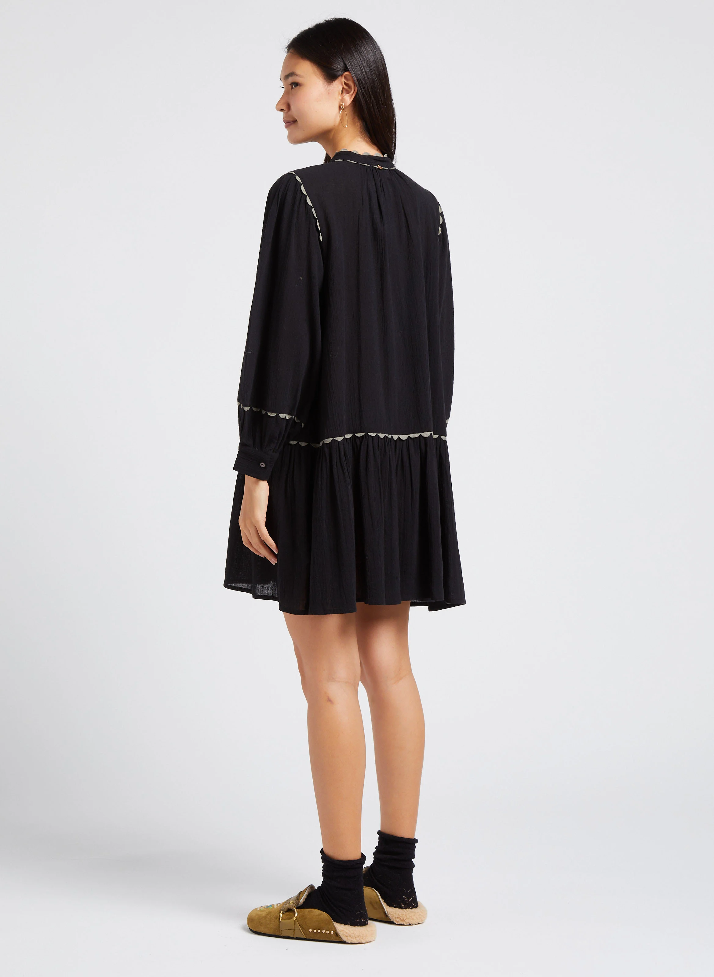 MATHILDA - Robe courte brodée en crêpe de coton | Noir
