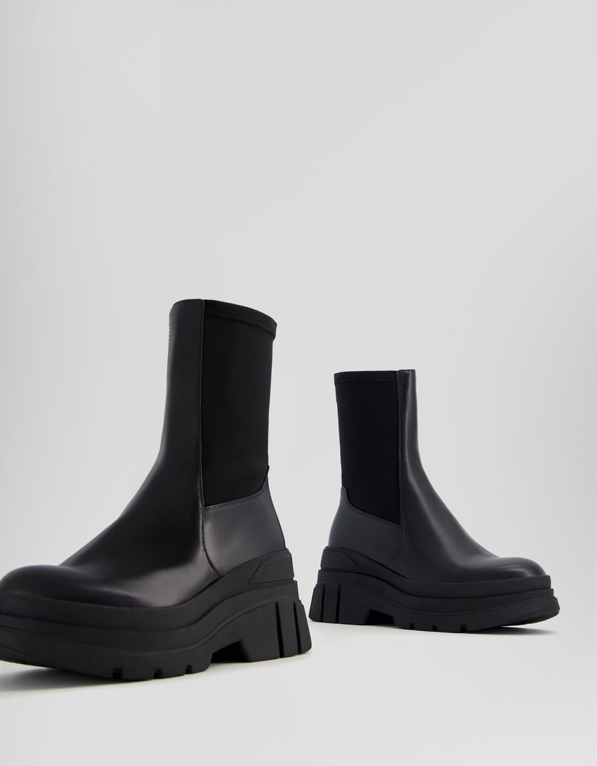 Botas de cano curto contrastantes