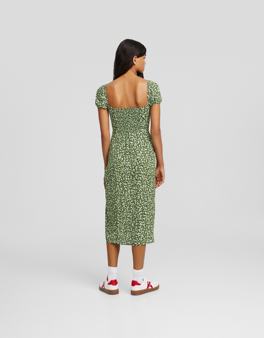Vestido midi de manga curta com estampa e recortes