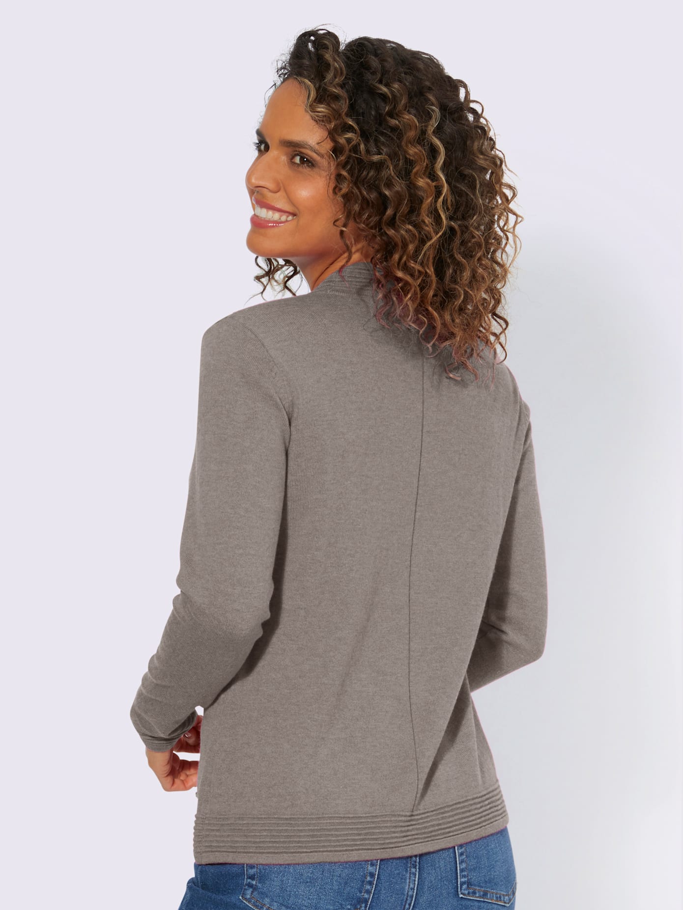 Pull col montant tricot fin élégant