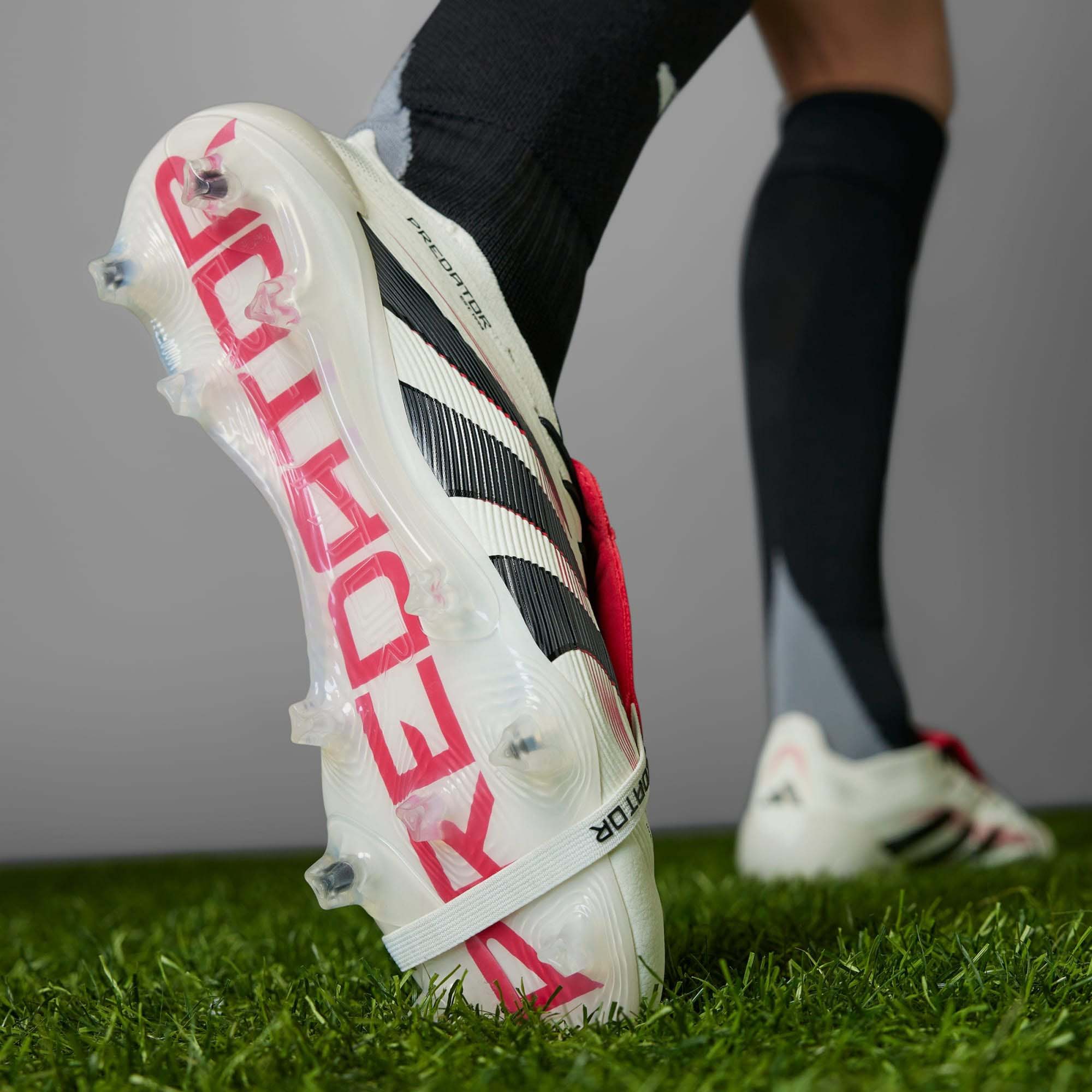 Predator Elite FT FG Herre Off White/Core Black/Pure Ruby