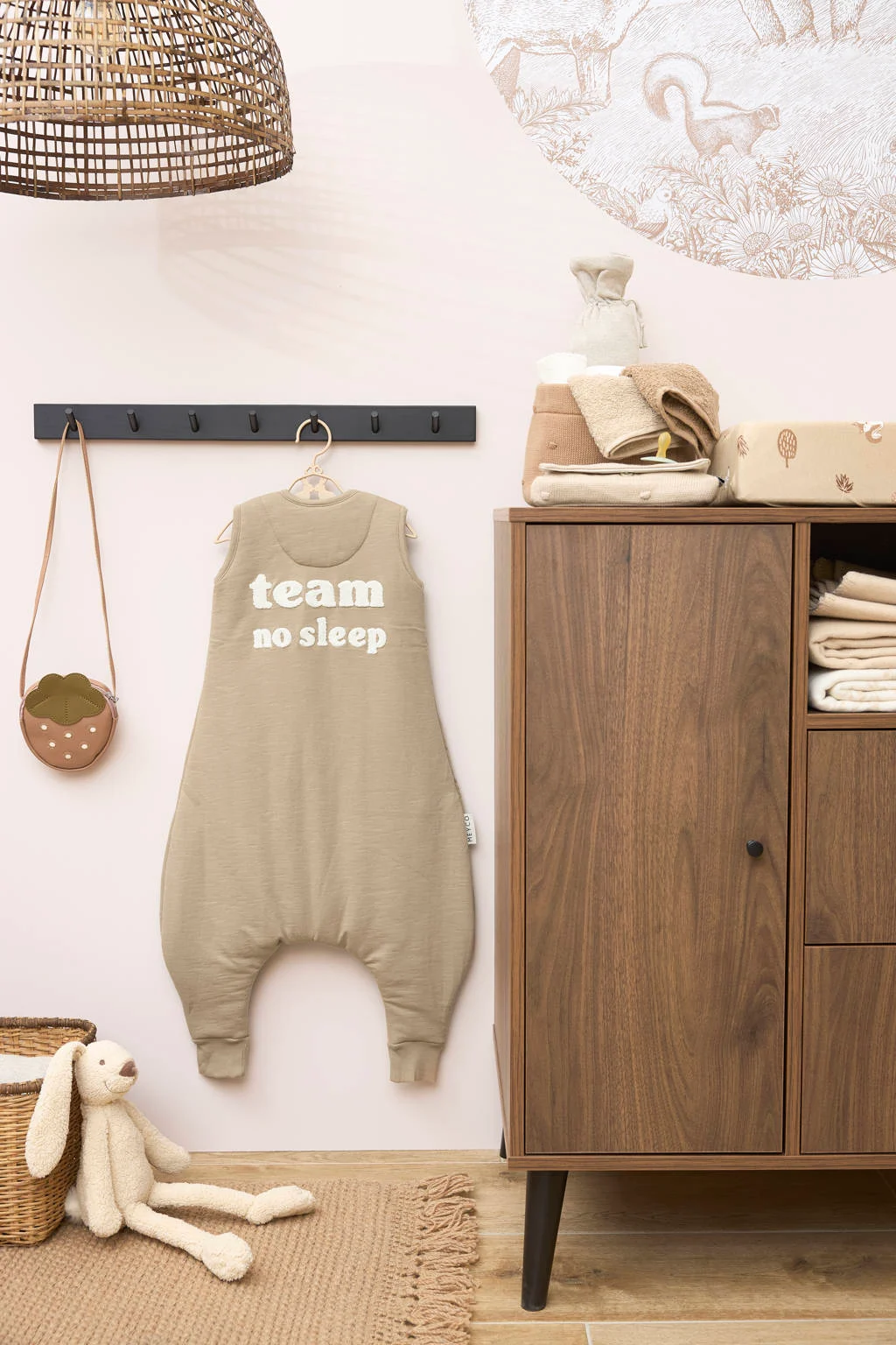 winter slaapoverall jumper Team no sleep taupe/offwhite