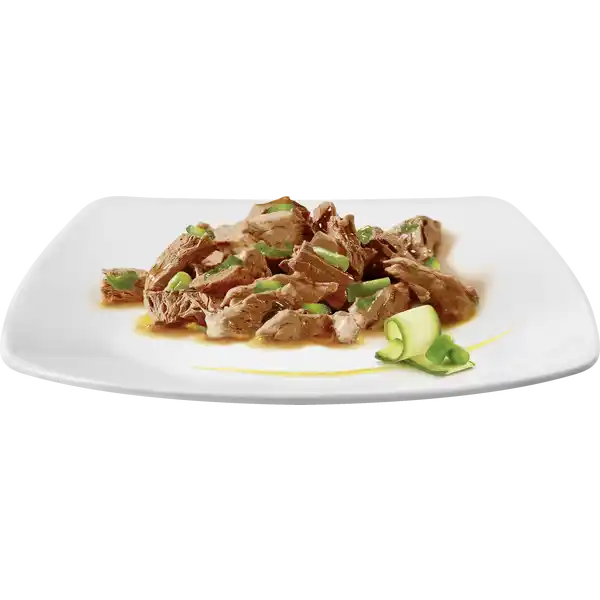 A la Carte mit Lachs an feinem Gartengemüse