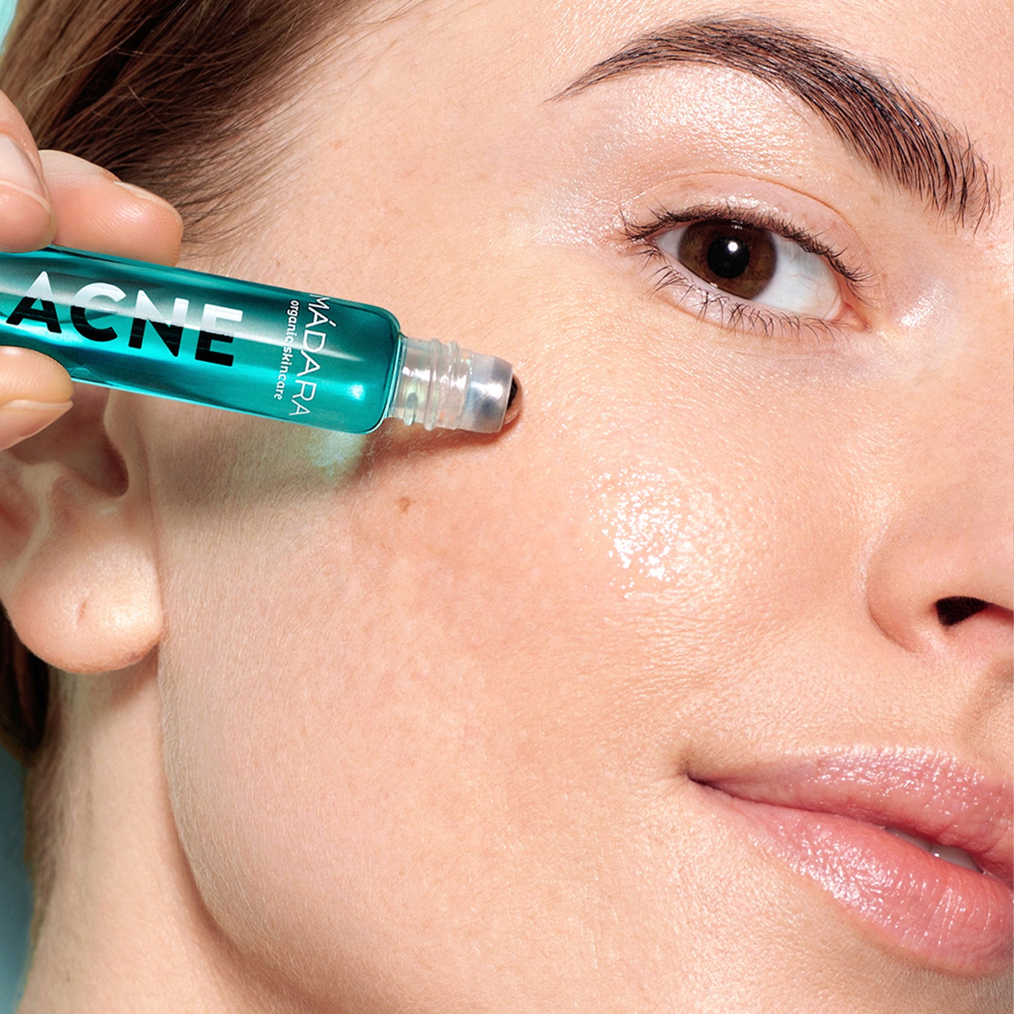 MÁDARA Organic Skincare  Acne Spot Roll-On, 8 ml