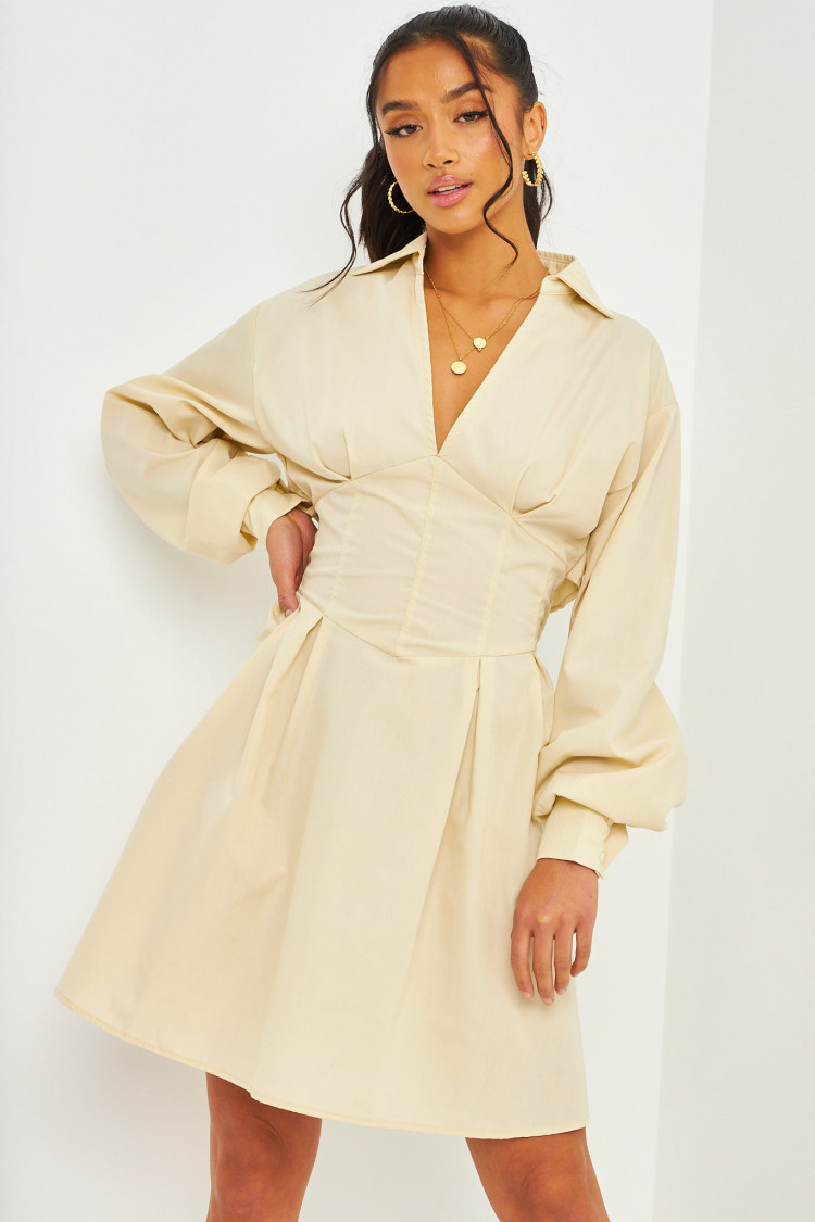 Robe beige ajourée dans le dos effet corset