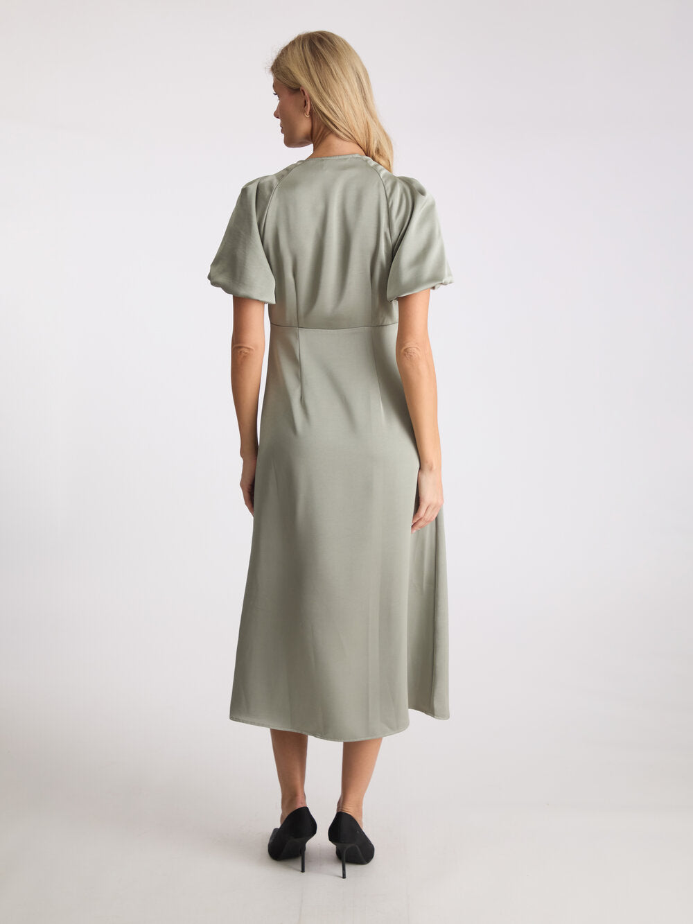 Neo Noir  Illana Heavy lang satinkjole - Smoke Green