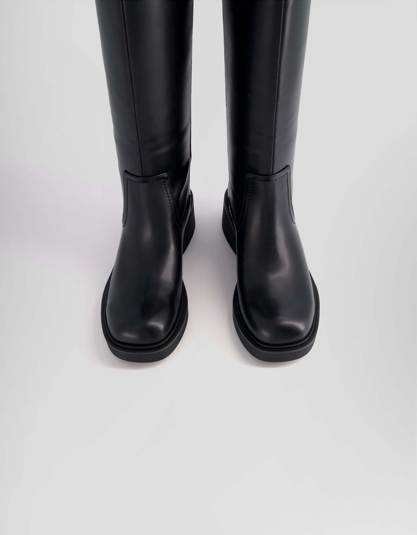 Botas básicas sem salto