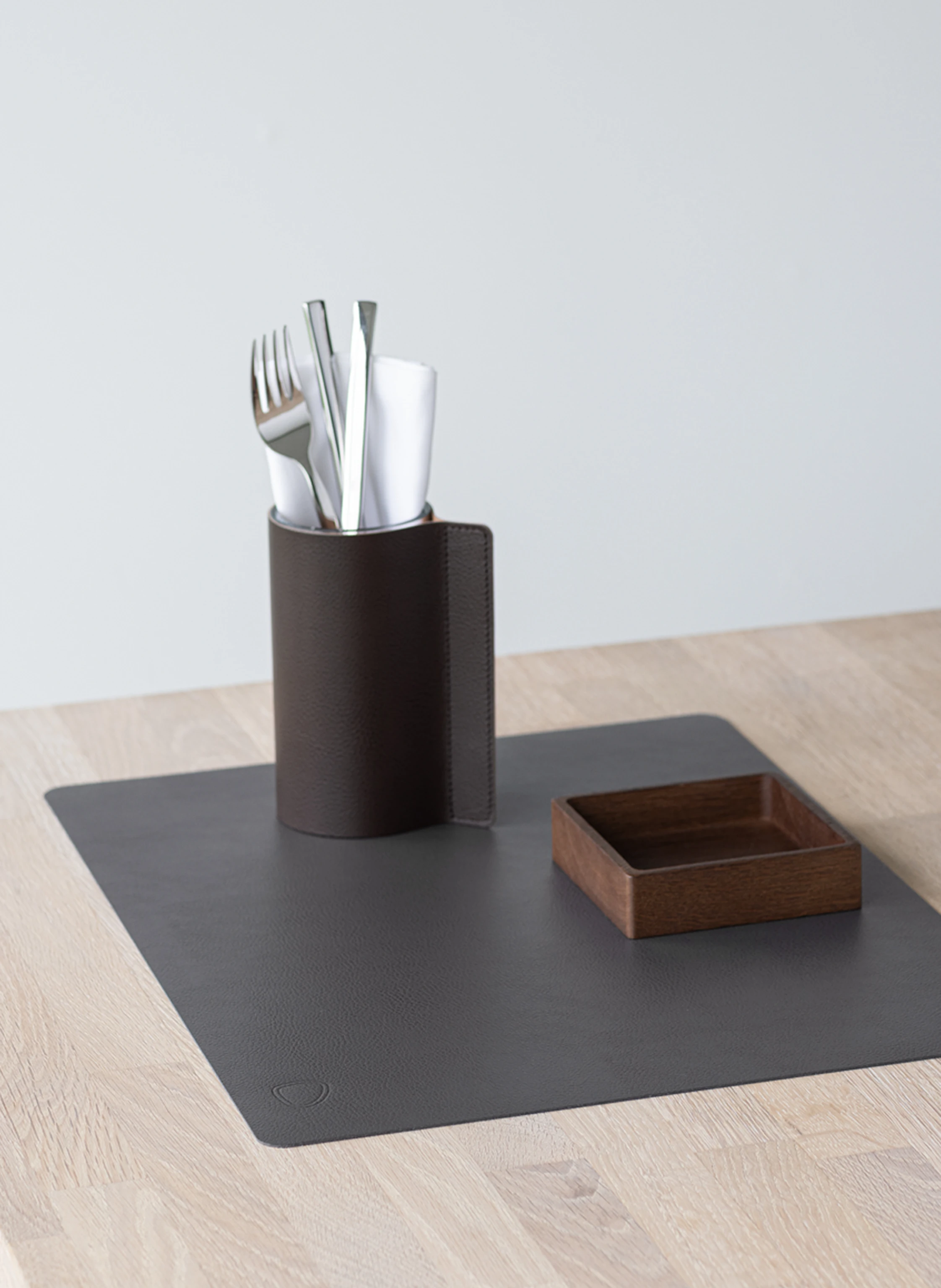 LINDDNA Tischset SQUARE L aus Leder