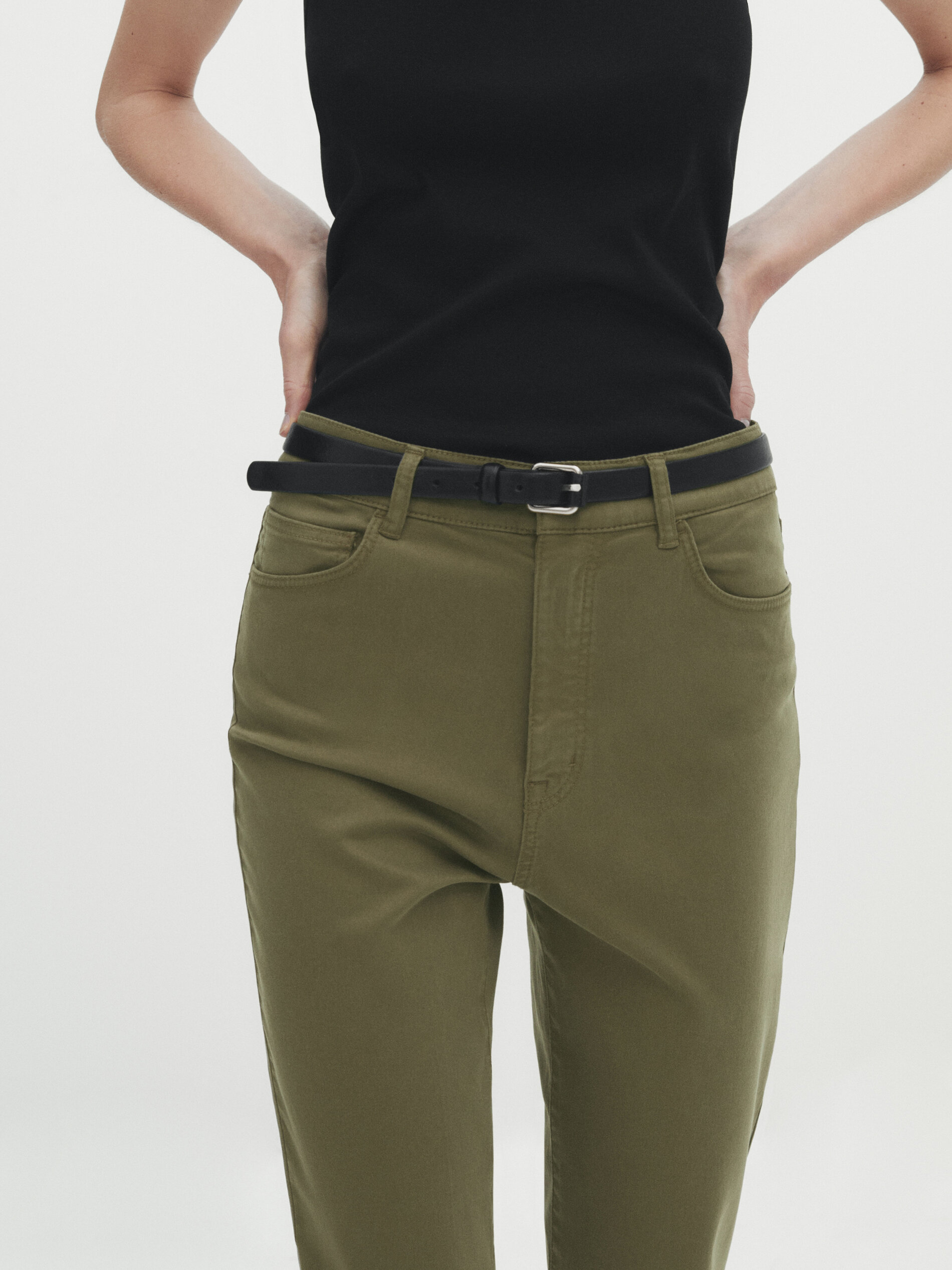 Calça cropped slim de comprimento médio - Cáqui