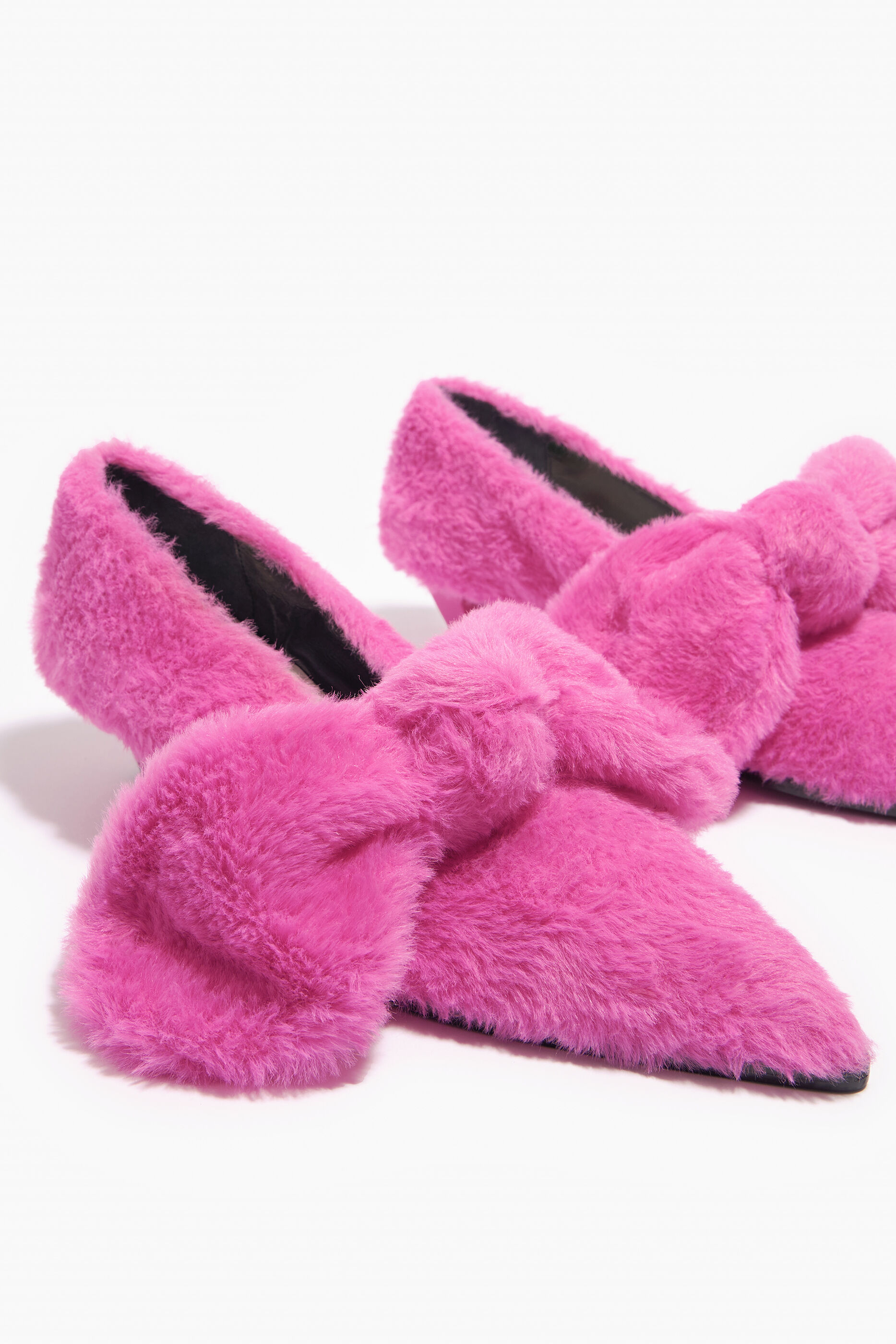 sapato de salto alto rosa com pelo