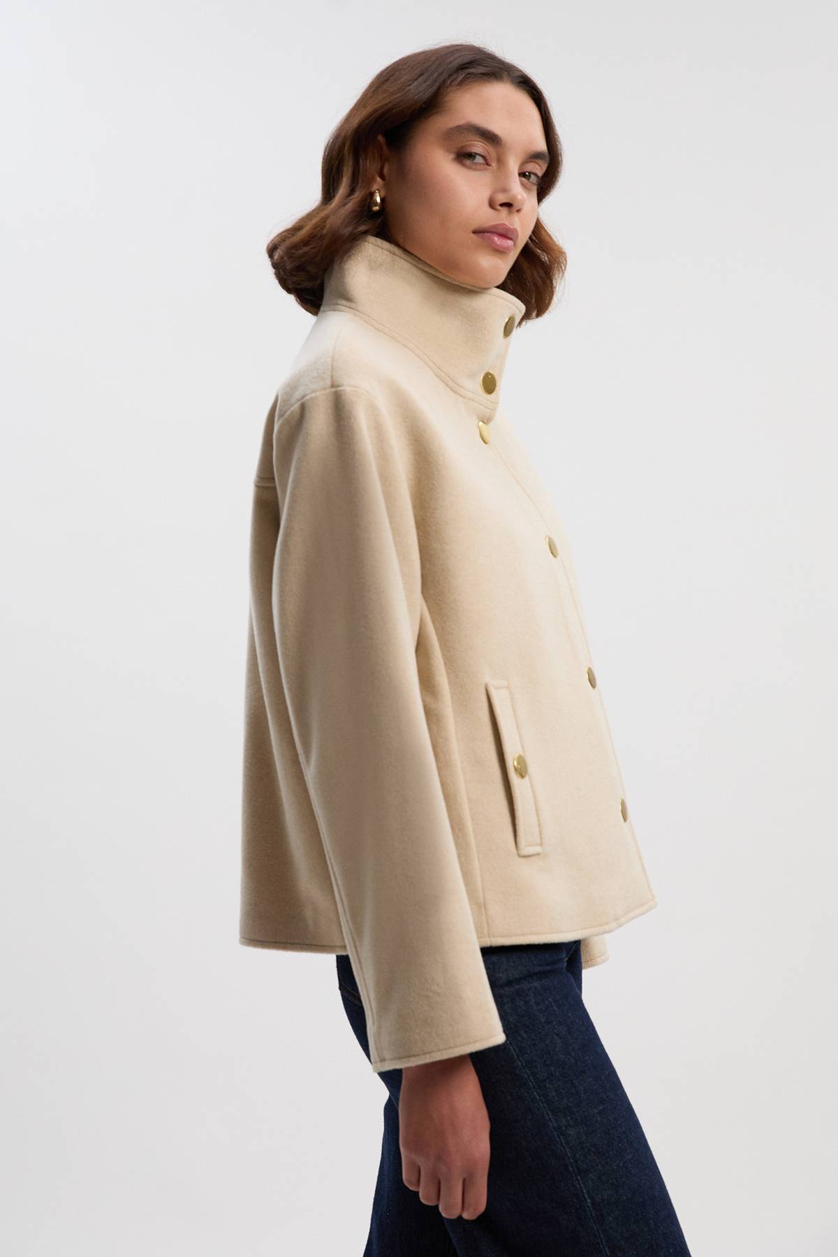 KarenMillen Manteau Court Ajusté en Laine Brossée à Col Cheminée