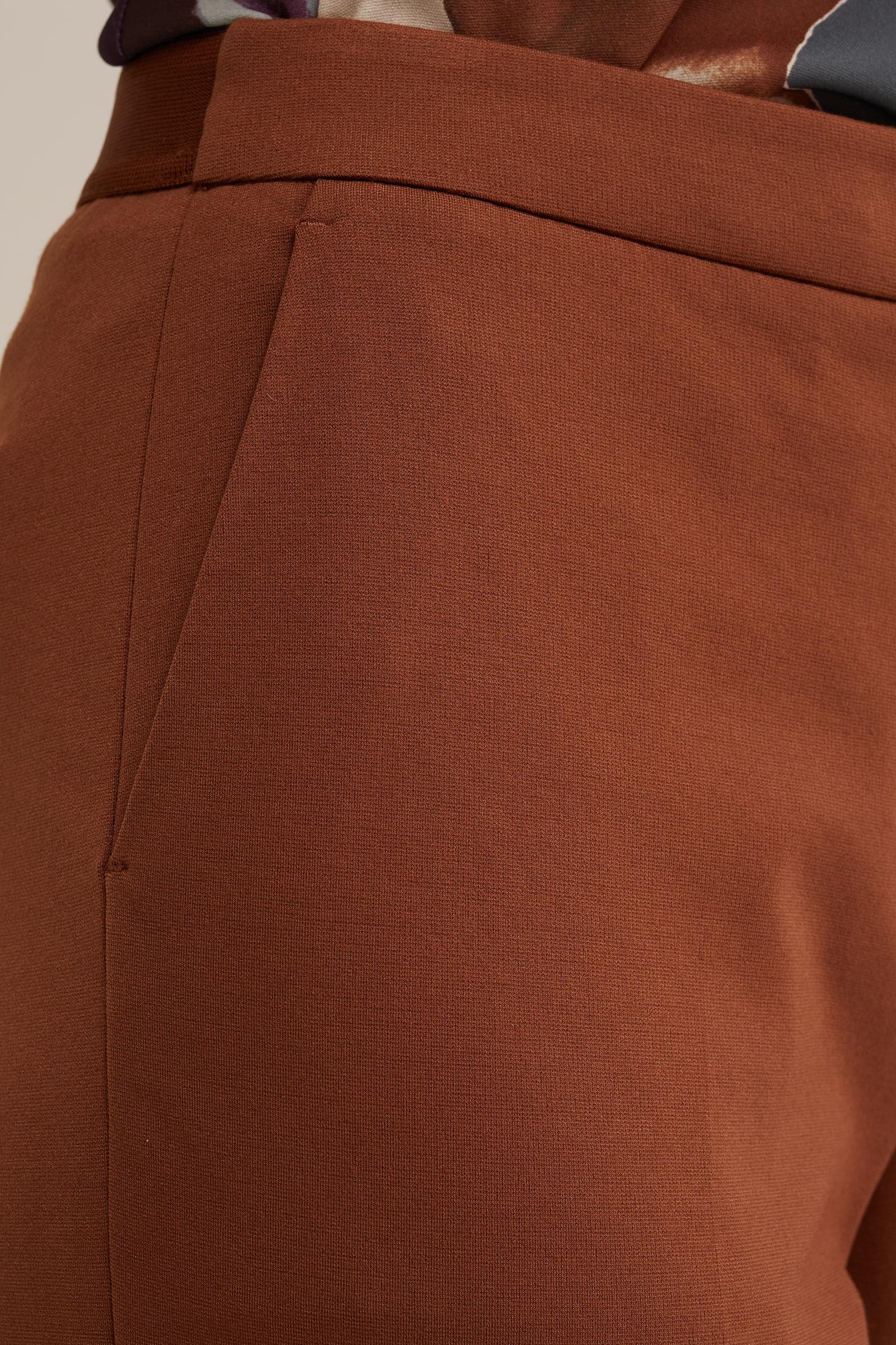 slim fit pantalon met stretch WE Fashion Kaneelbruin