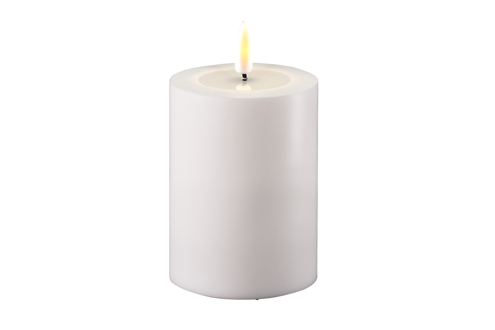 Real Flame outdoor kubbelys LED lys i hvit stearin. Ø7,5 cm for utendørs bruk