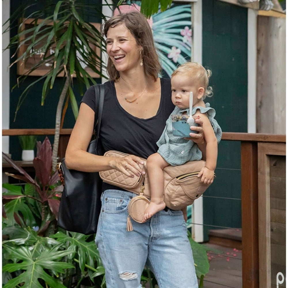 Køb Tushbaby V2 Hip Carrier Vegan Leather Sand