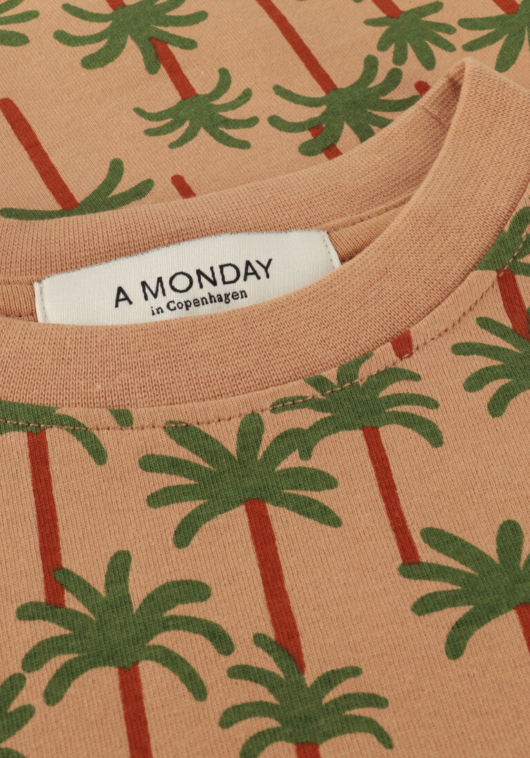 A MONDAY IN COPENHAGEN zand a monday in copenhagen t-shirt oscar t-shirt