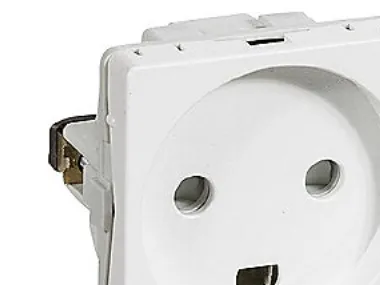 LAURITZ KNUDSEN FUGA® indsats stikkontakt hvid, 1 modul 2-pol med jord. 16A 250V.