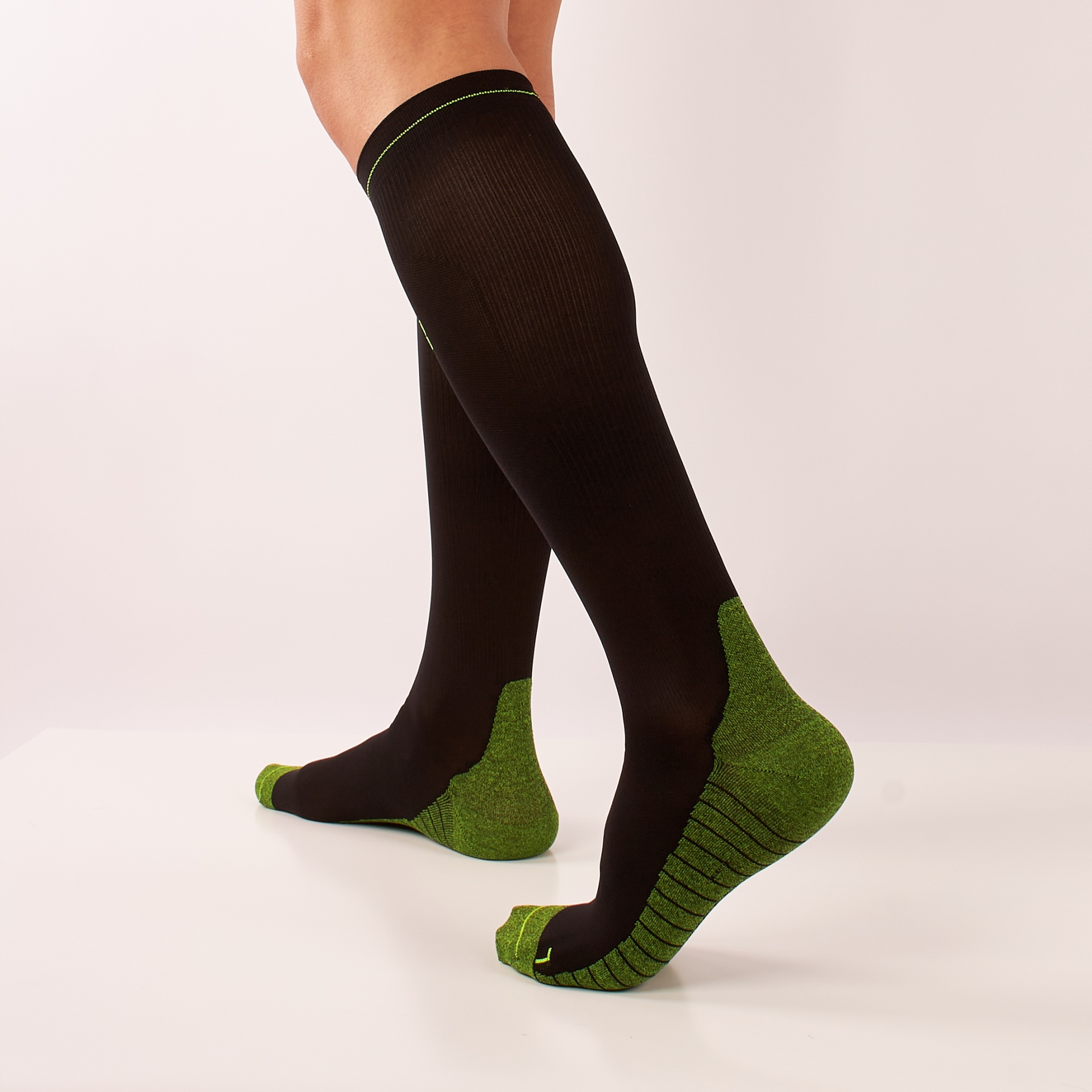 Pacote com 2 pares de meias esportivas de compressão graduada Xtreme Sockswear
