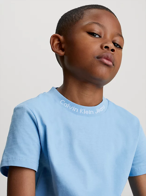 Pacote com 2 camisetas com logotipo