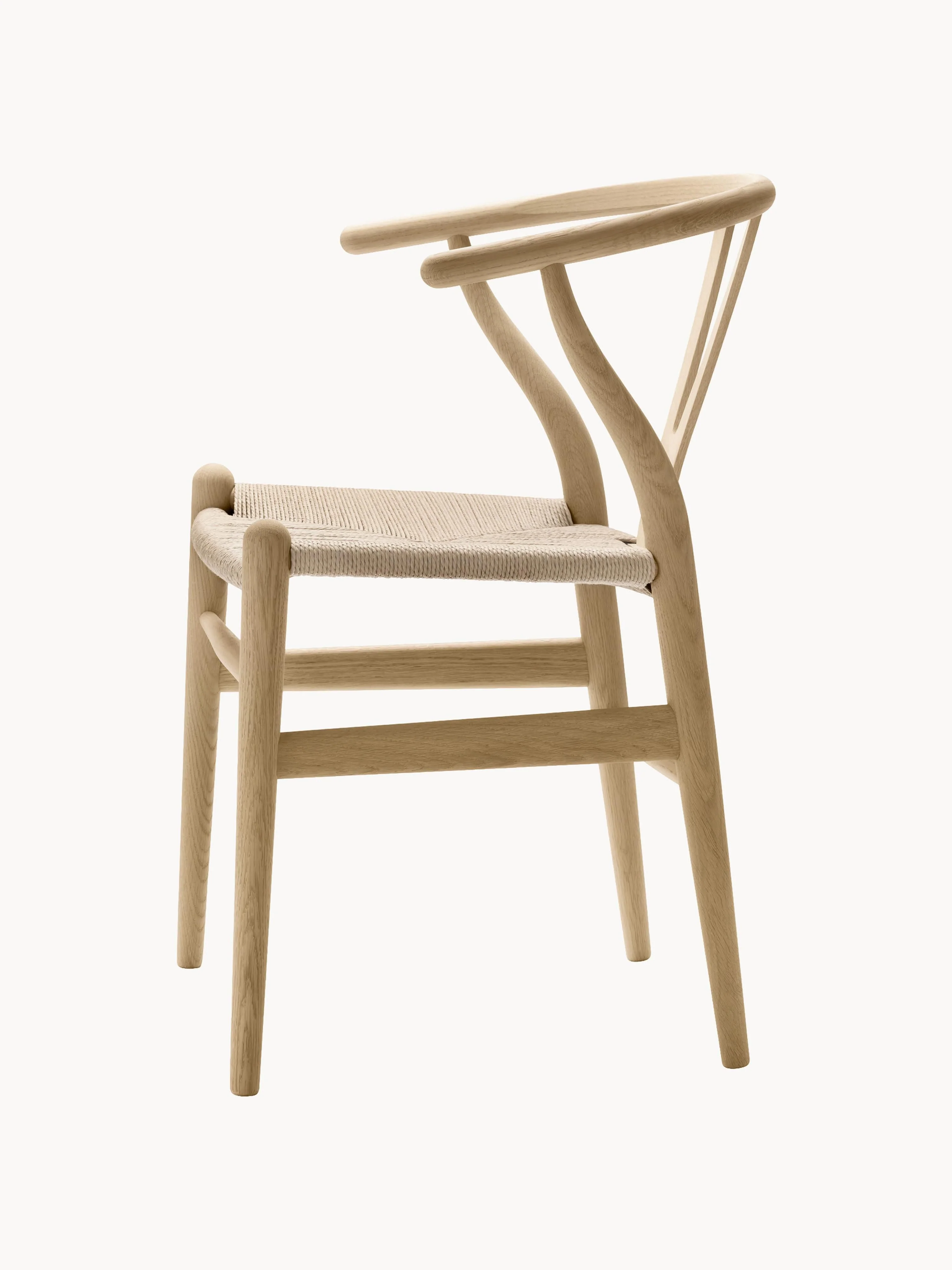 Houten stoel CH24 Wishbone Chair met handgevlochten zitvlak