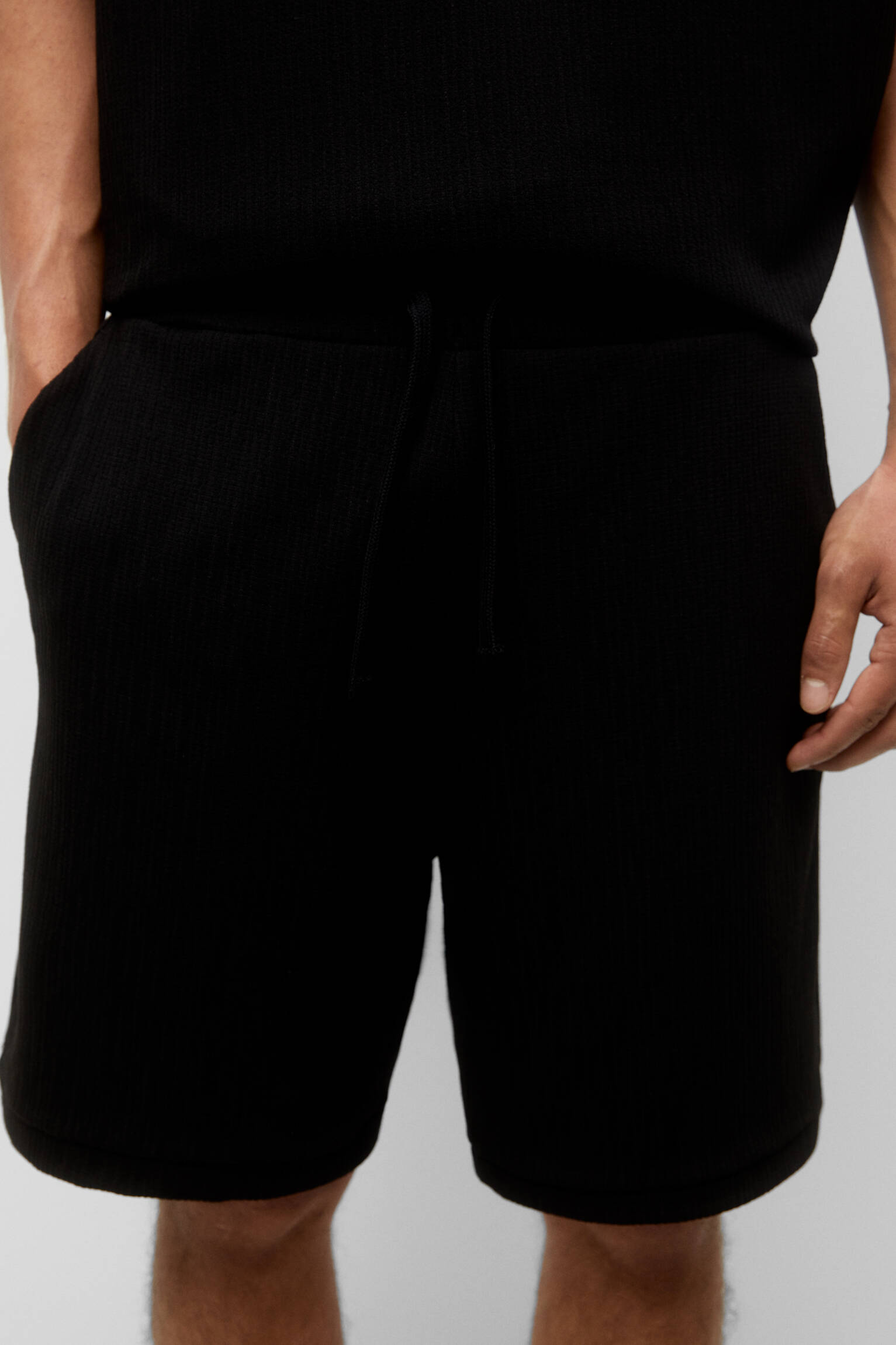 Conjunto de moletom bermuda plissada estilo jogger - Preto