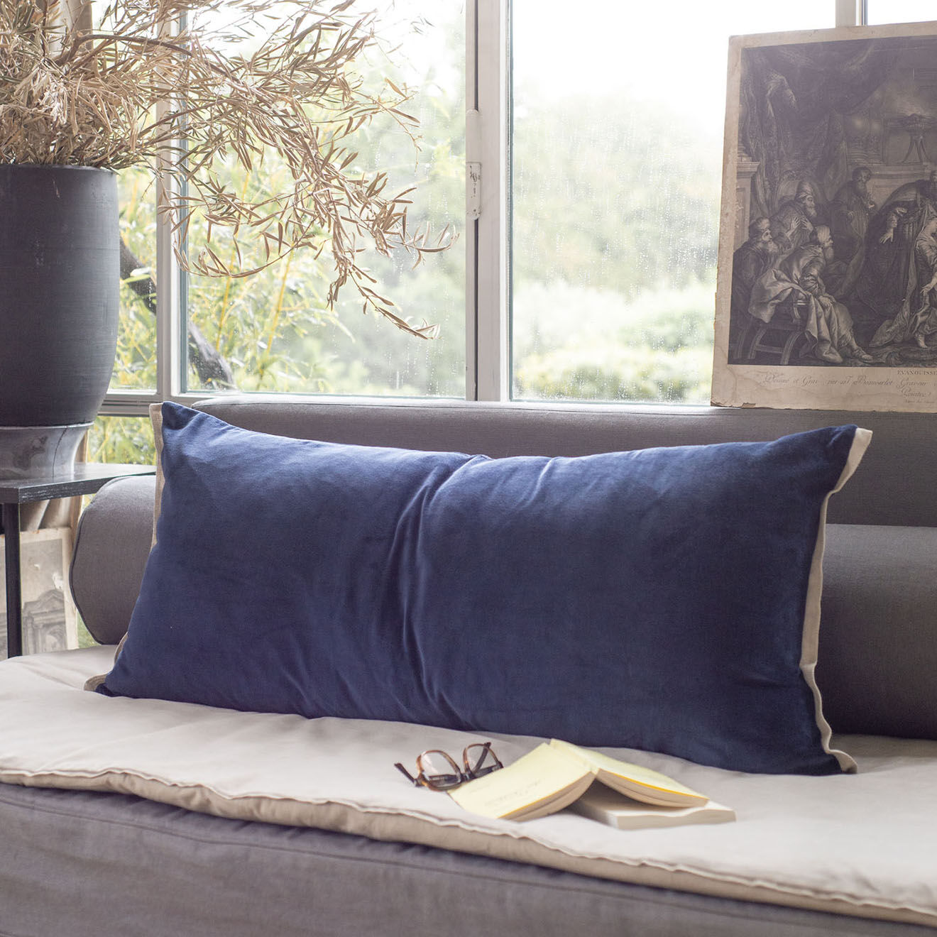 En Fil d'Indienne Housse de coussin Medicis velours marine - 45x100 cm
