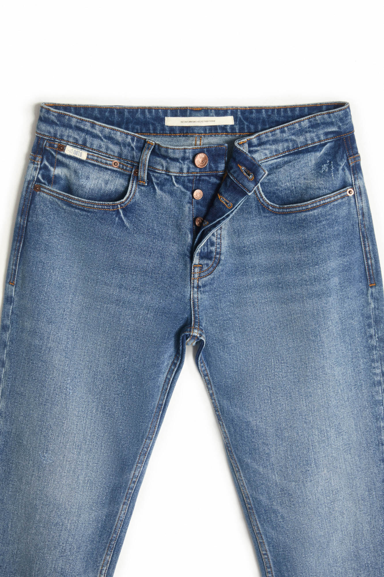 calça jeans slim de lavagem média