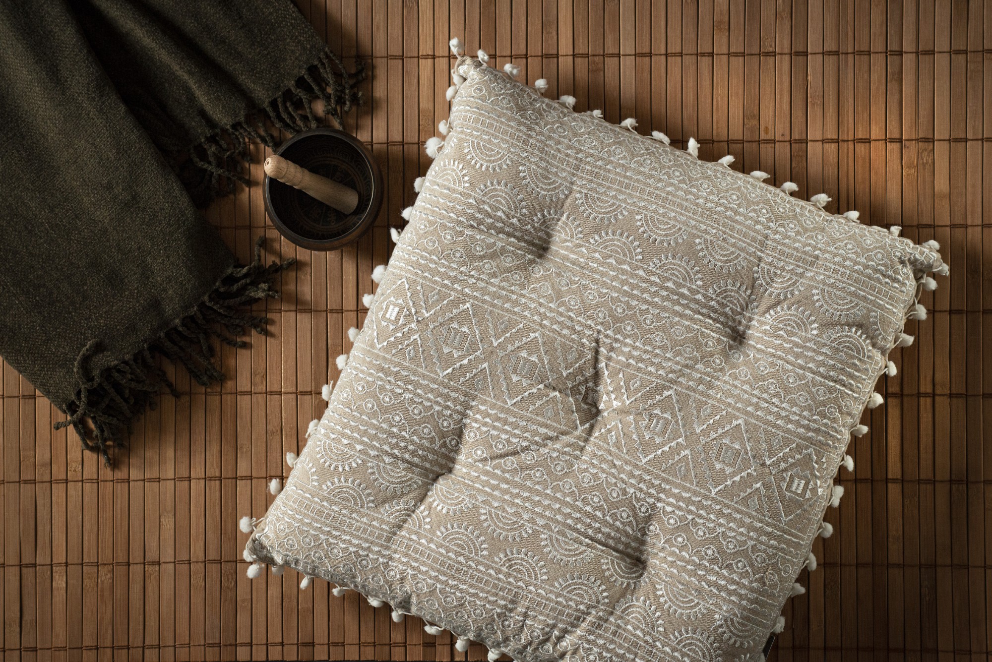 Sitzkissen 'Mehndi', beige, weiß, T 40 cm, B 40 cm, H 5 cm von fischer's lagerhaus