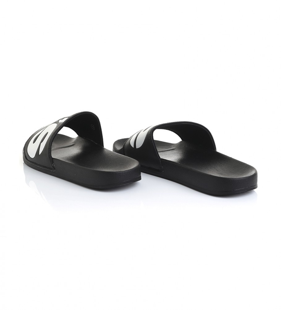 Chinelo Levi's June L Preto