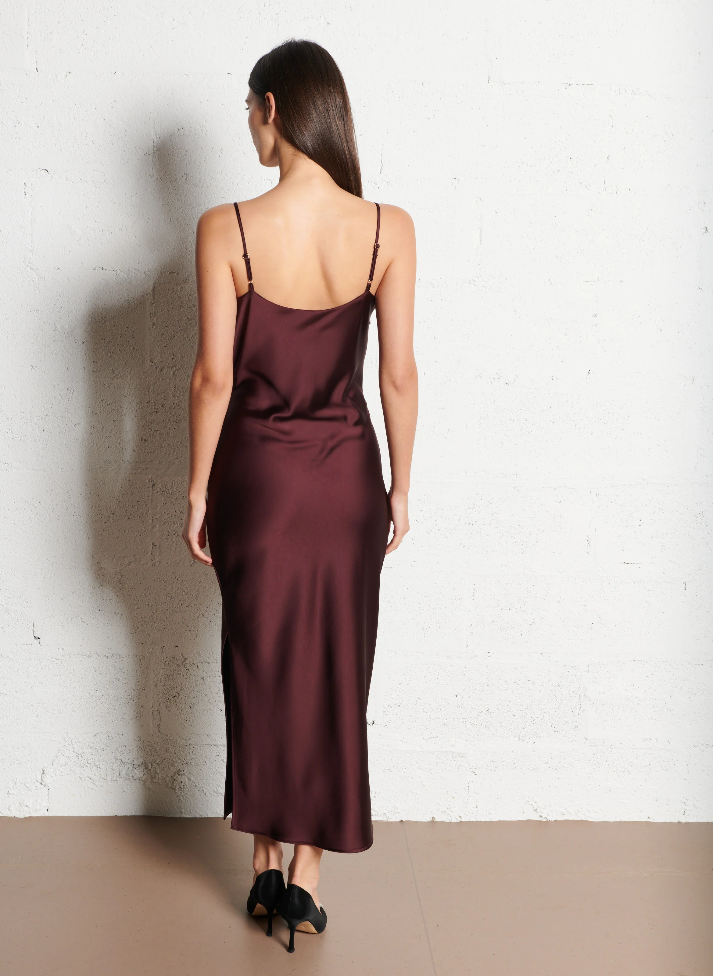 Robe longue col V satinée| Rouge