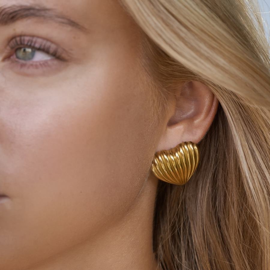 Timi Of Sweden Ane Shell Heart Statement Earring Stainless Steel