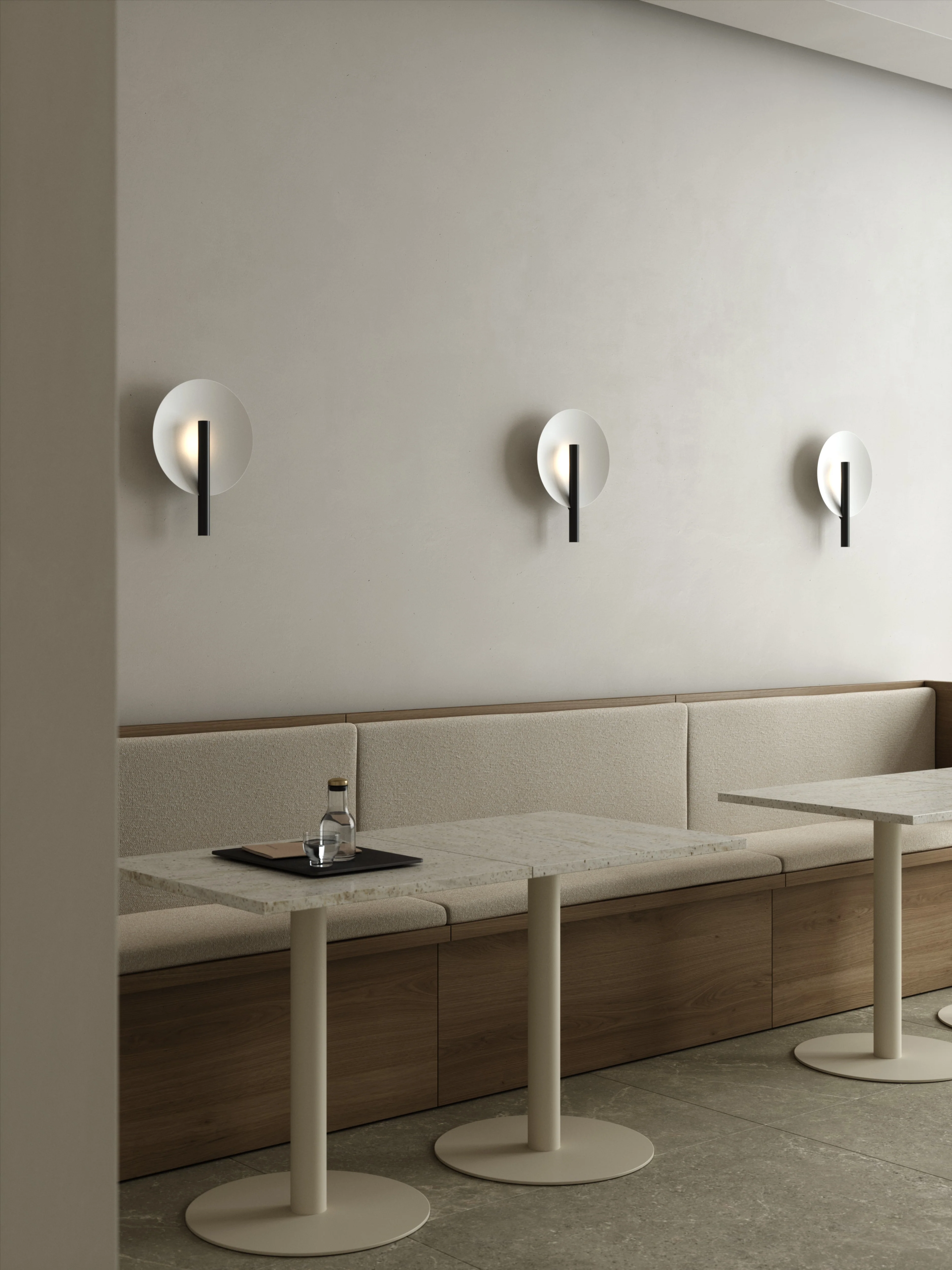 Design For The People  Furiko væglampe - sort