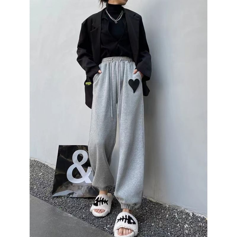 Rosesand - Rechte joggingbroek met hoge taille en hartprint