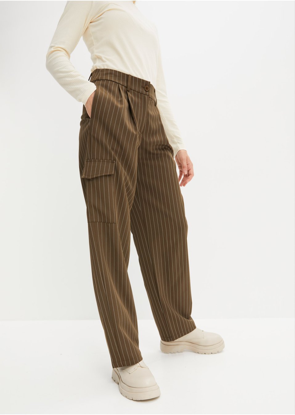 Pantalon cargo à fines rayures