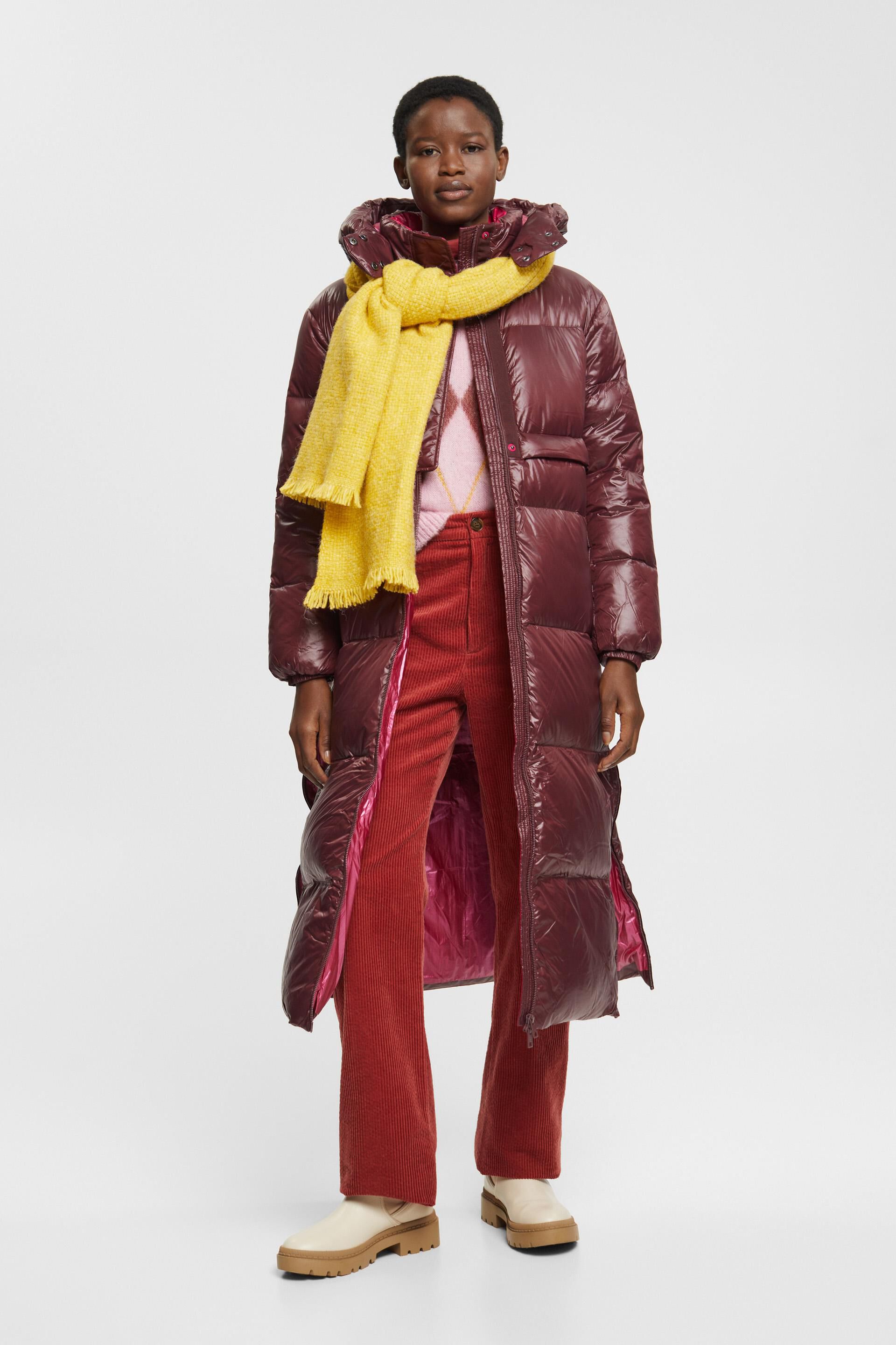 Manteau matelassé long muni d’un garnissage en duvet recyclé