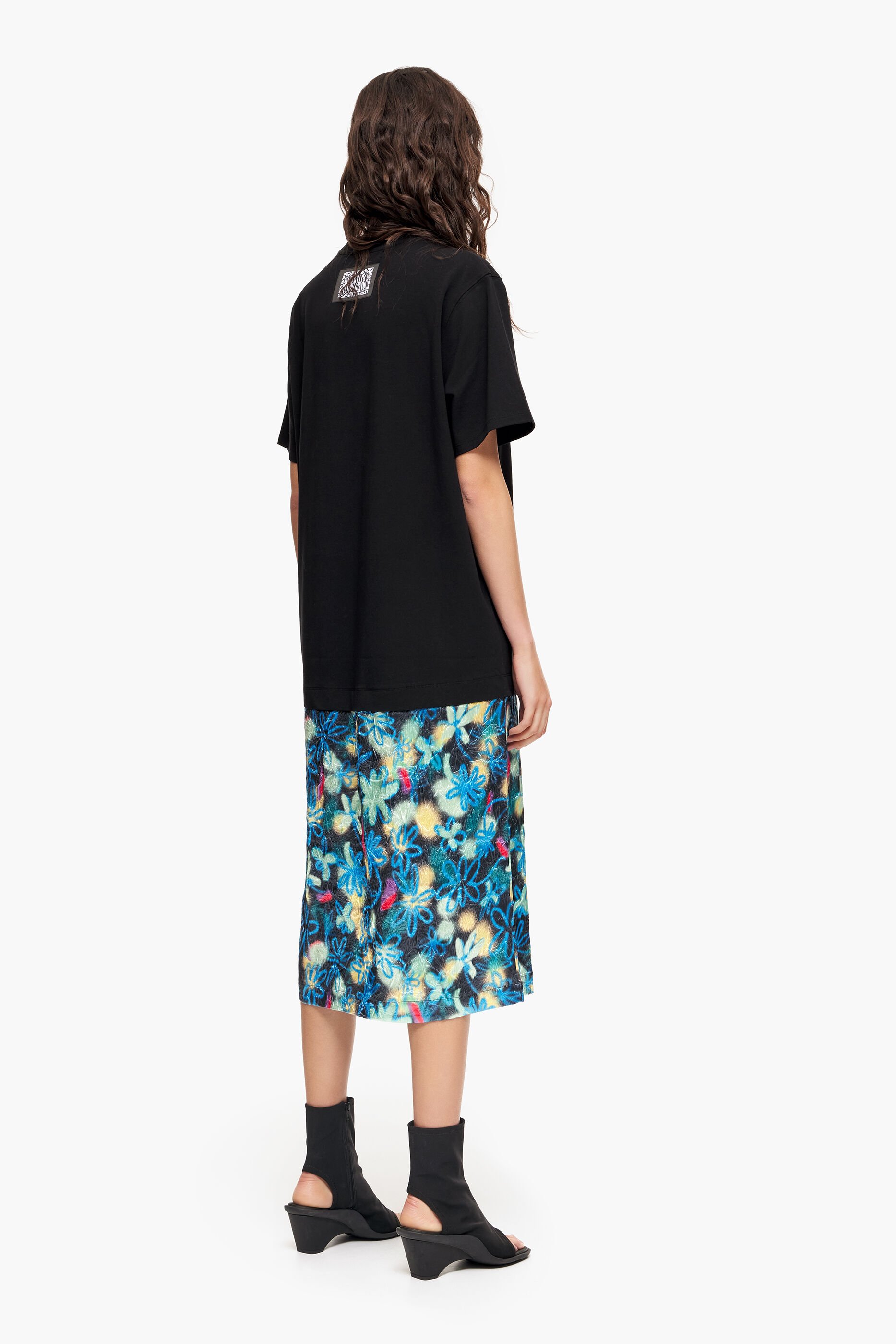 Vestido midi camiseta com estampa floral grafite azul