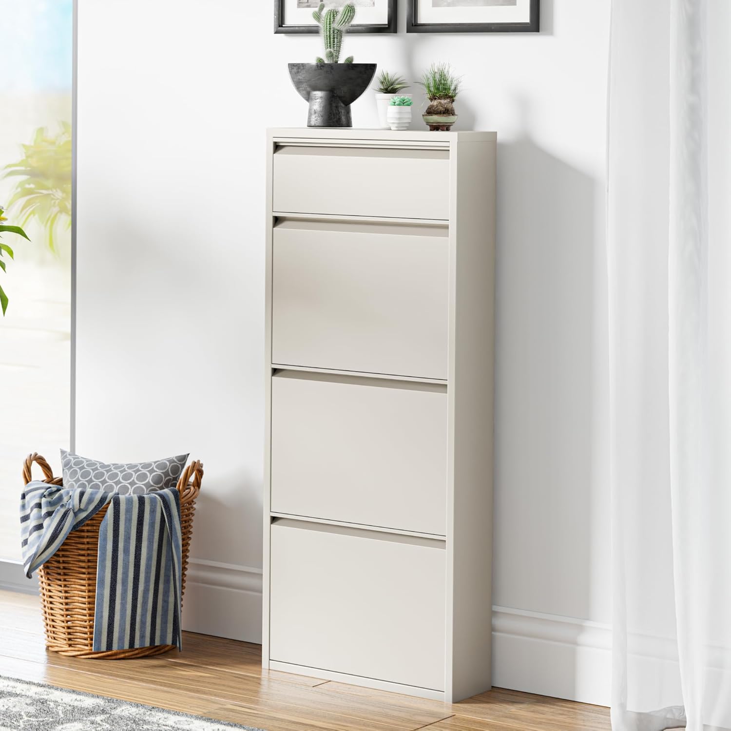 [en.casa] Schuhschrank Sokndal Schuhkipper mit 4 Klappen Metall Schuhkommode für 6 Paar Schuhe 118 x 50 x 15 cm Pfefferweiß