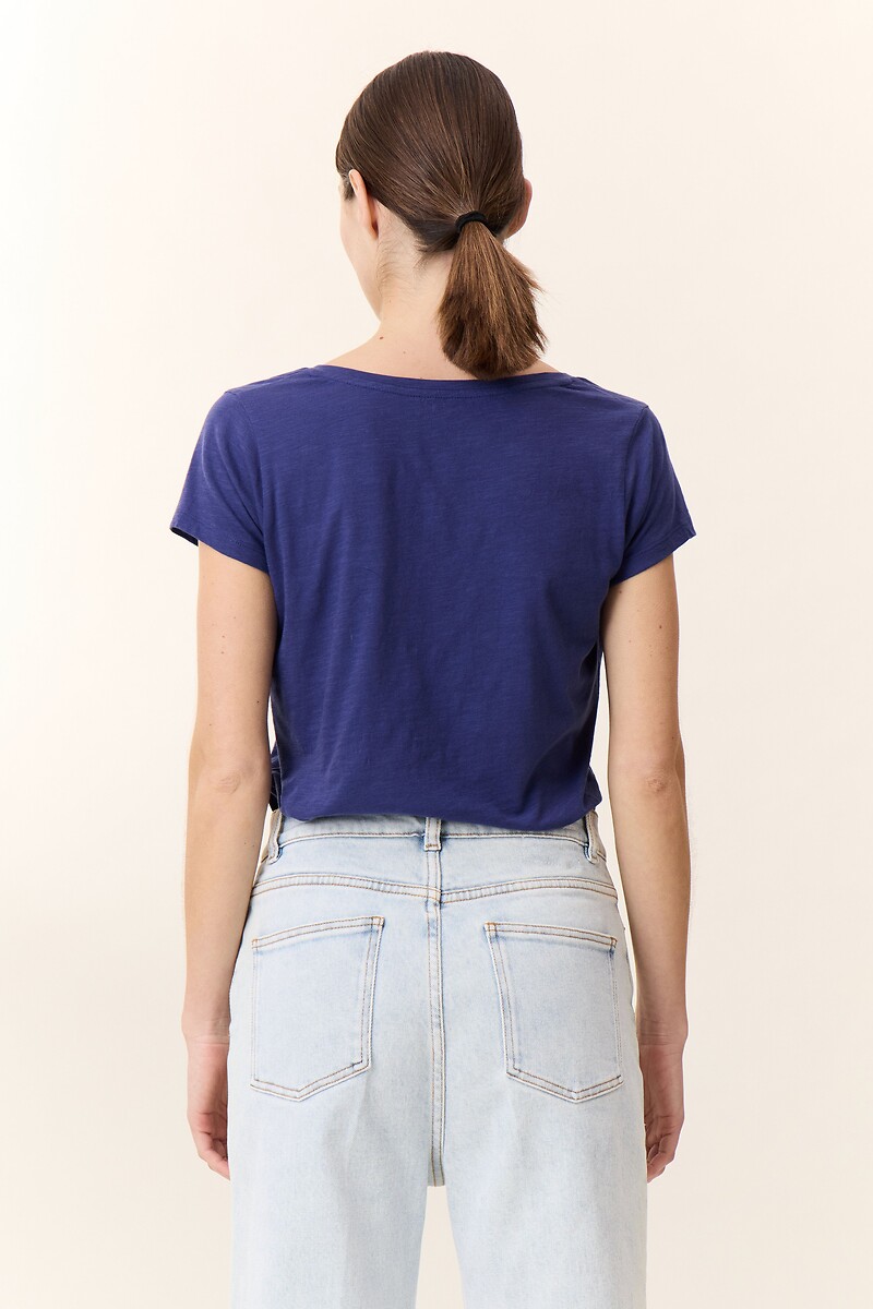 LEON & HARPER<br>TONTON FEATHER Camiseta de manga curta com decote em V bordado