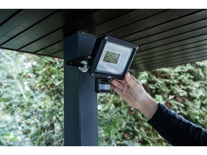 Brennenstuhl Scheinwerfer LED JARO 4060 P 30 W LED Strahler mit Bewegungsmelder