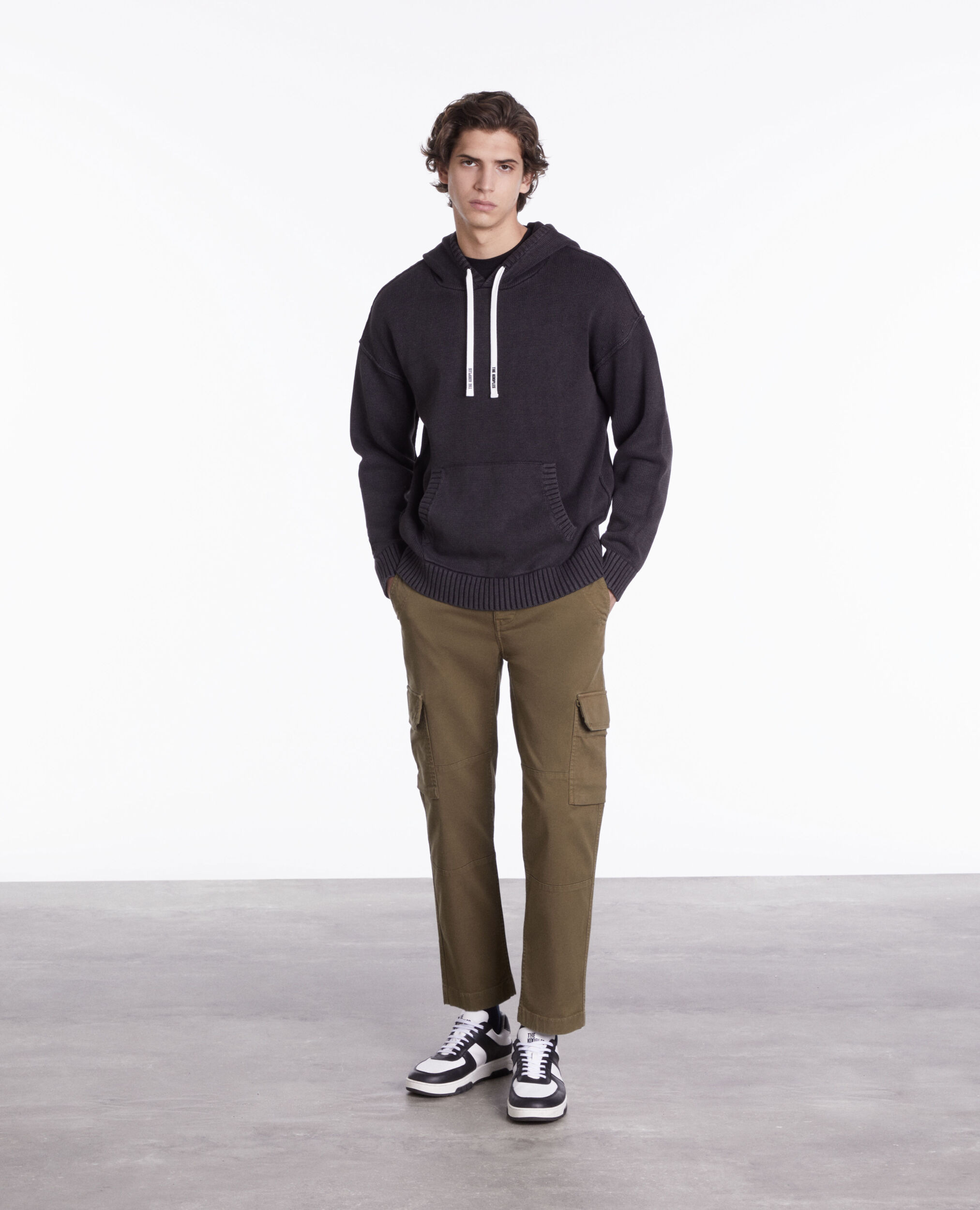 Pull noir à capuche en coton et laine