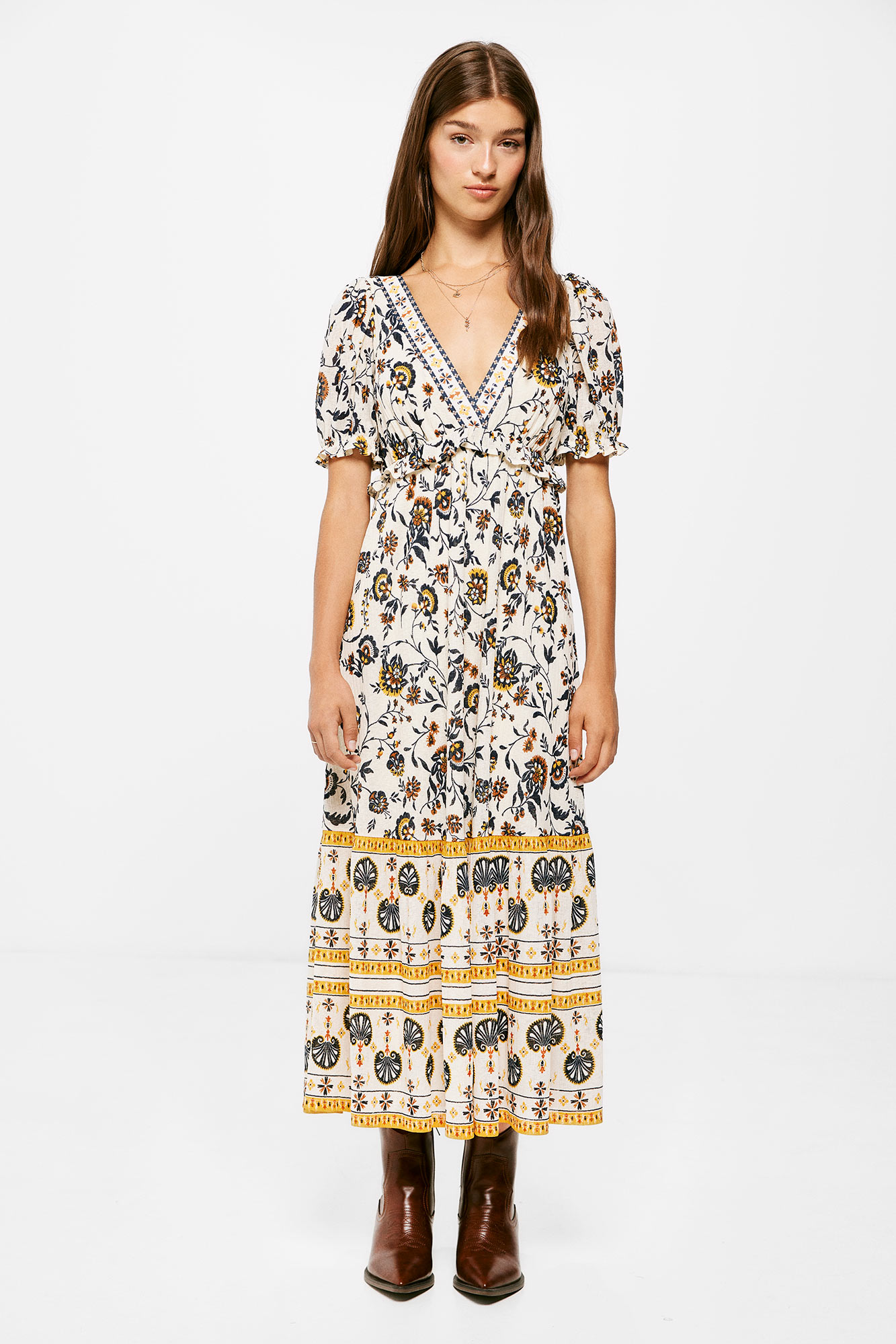 Vestido midi com bordas franzidas