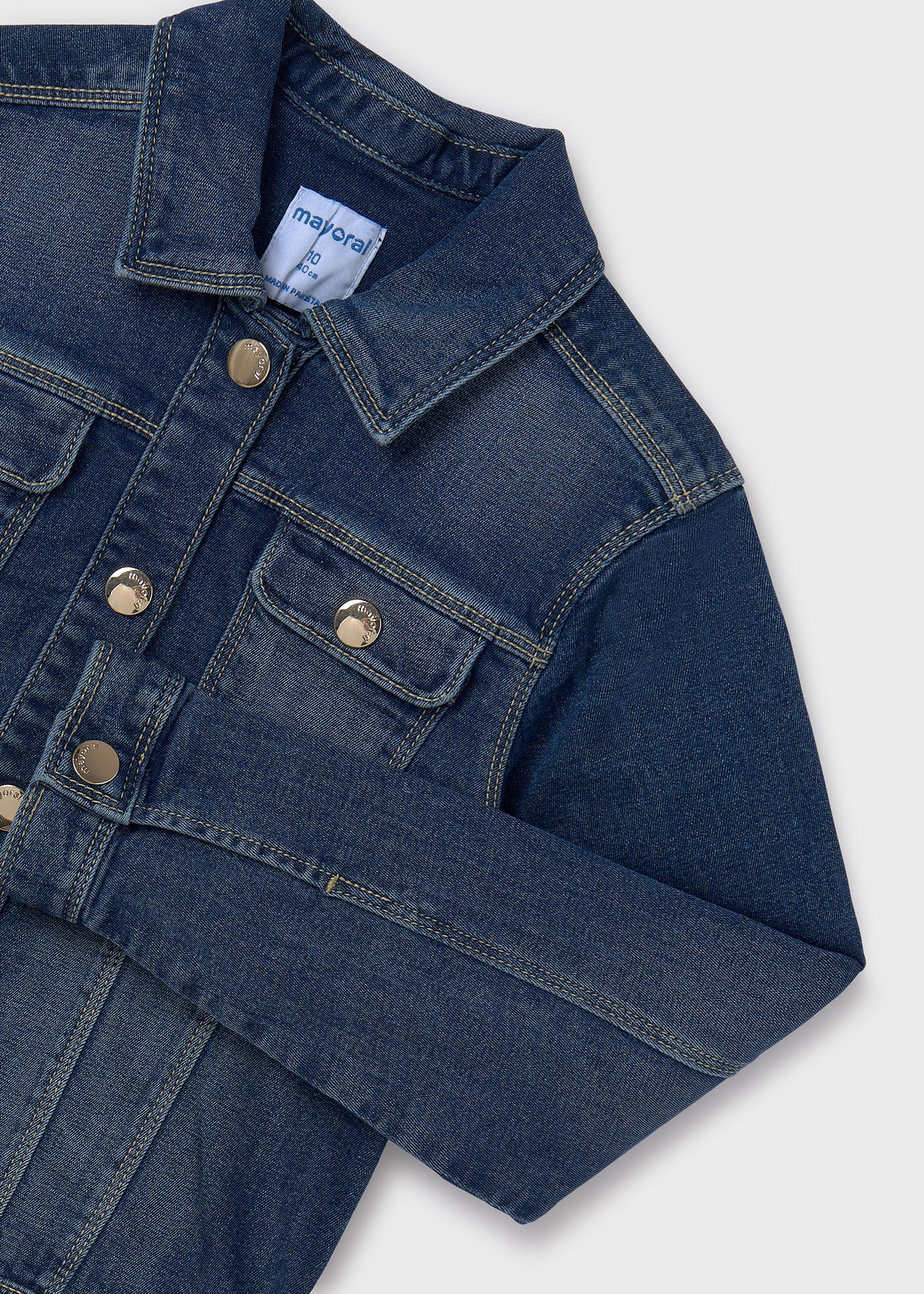 Jaqueta jeans feminina Better Cotton em tecido atoalhado, tamanho médio.