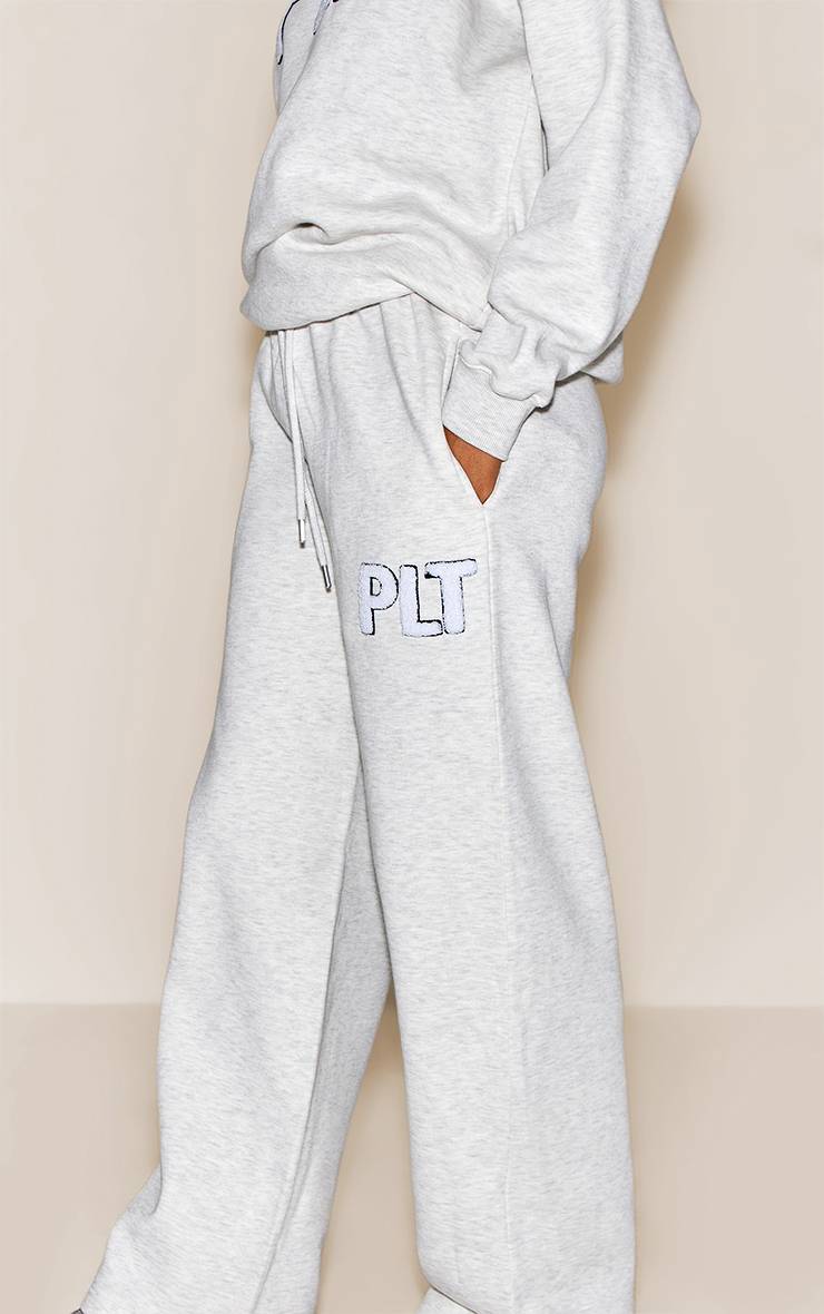 Gris Cendré Jogging Large En Molleton Avec Appliqué PLT