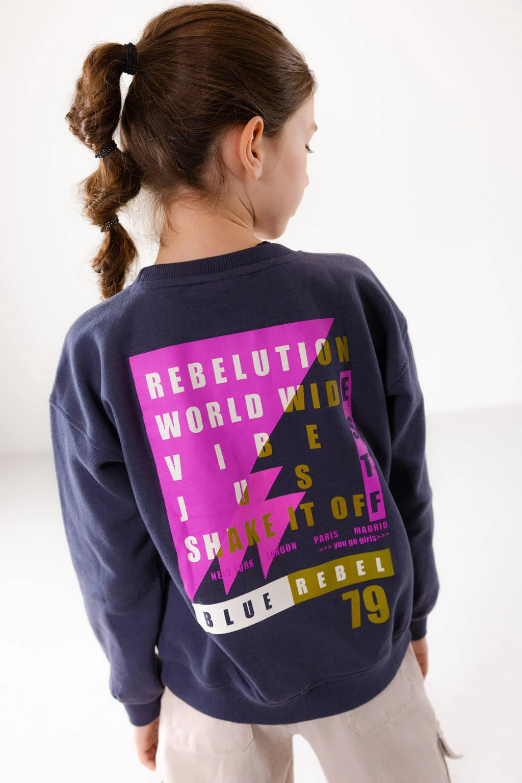 sweater Layla met backprint donkergrijs