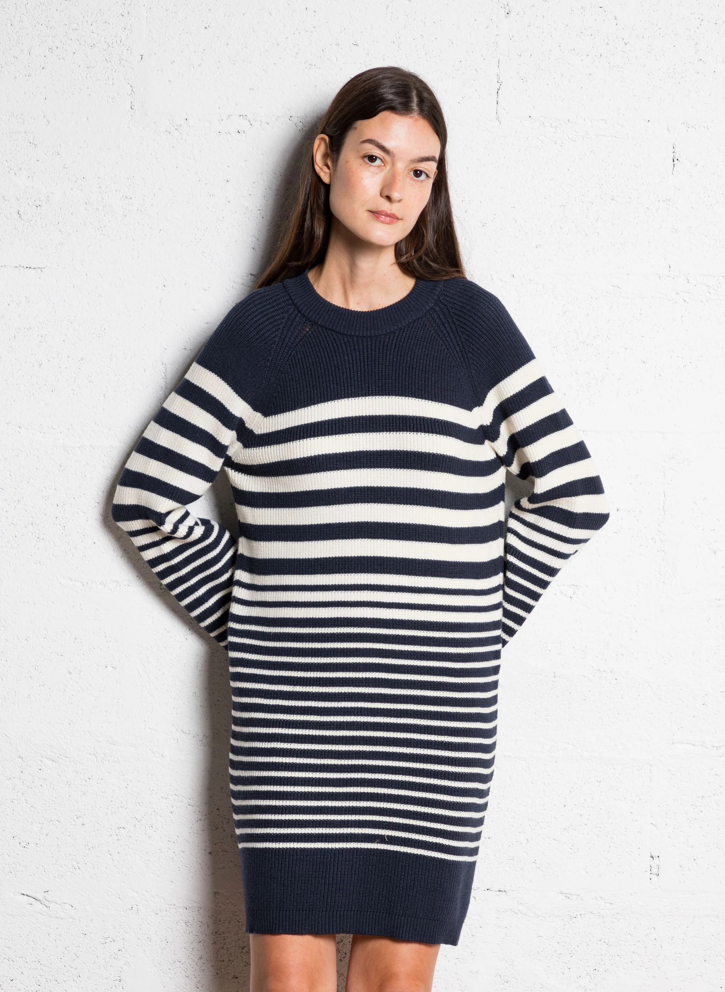 ROZALIA - Robe courte col rond rayée en maille mélangée | Bleu