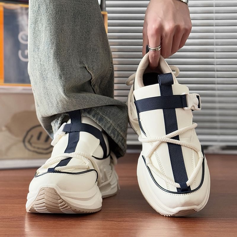 Tanzanite - Platform Sneakers met Gespen Paneel